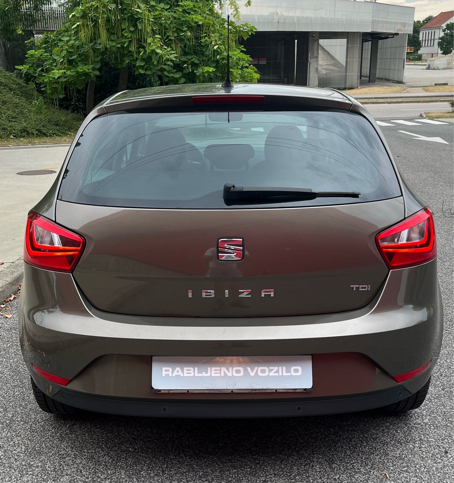 Seat Ibiza 1,4 TDI NAVI/PDC/CARPLAY/, fotografija 4