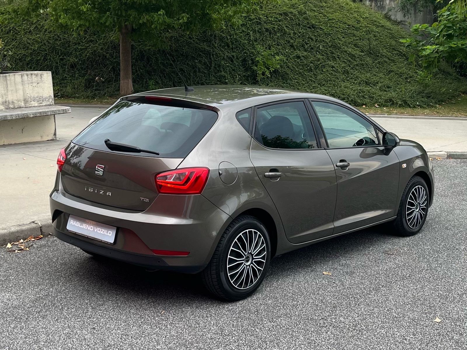 Seat Ibiza 1,4 TDI NAVI/PDC/CARPLAY/, fotografija 6