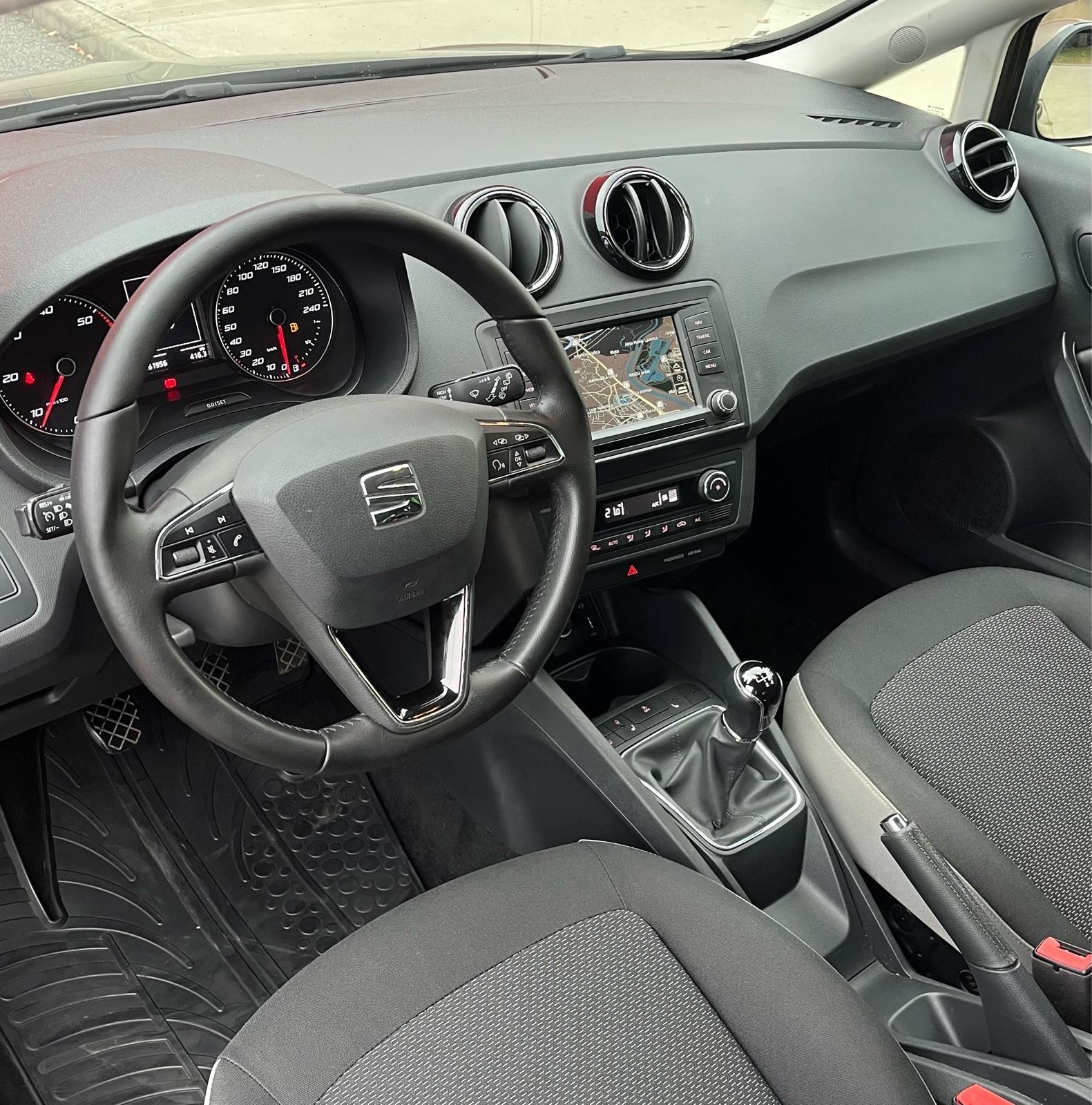 Seat Ibiza 1,4 TDI NAVI/PDC/CARPLAY/, fotografija 8