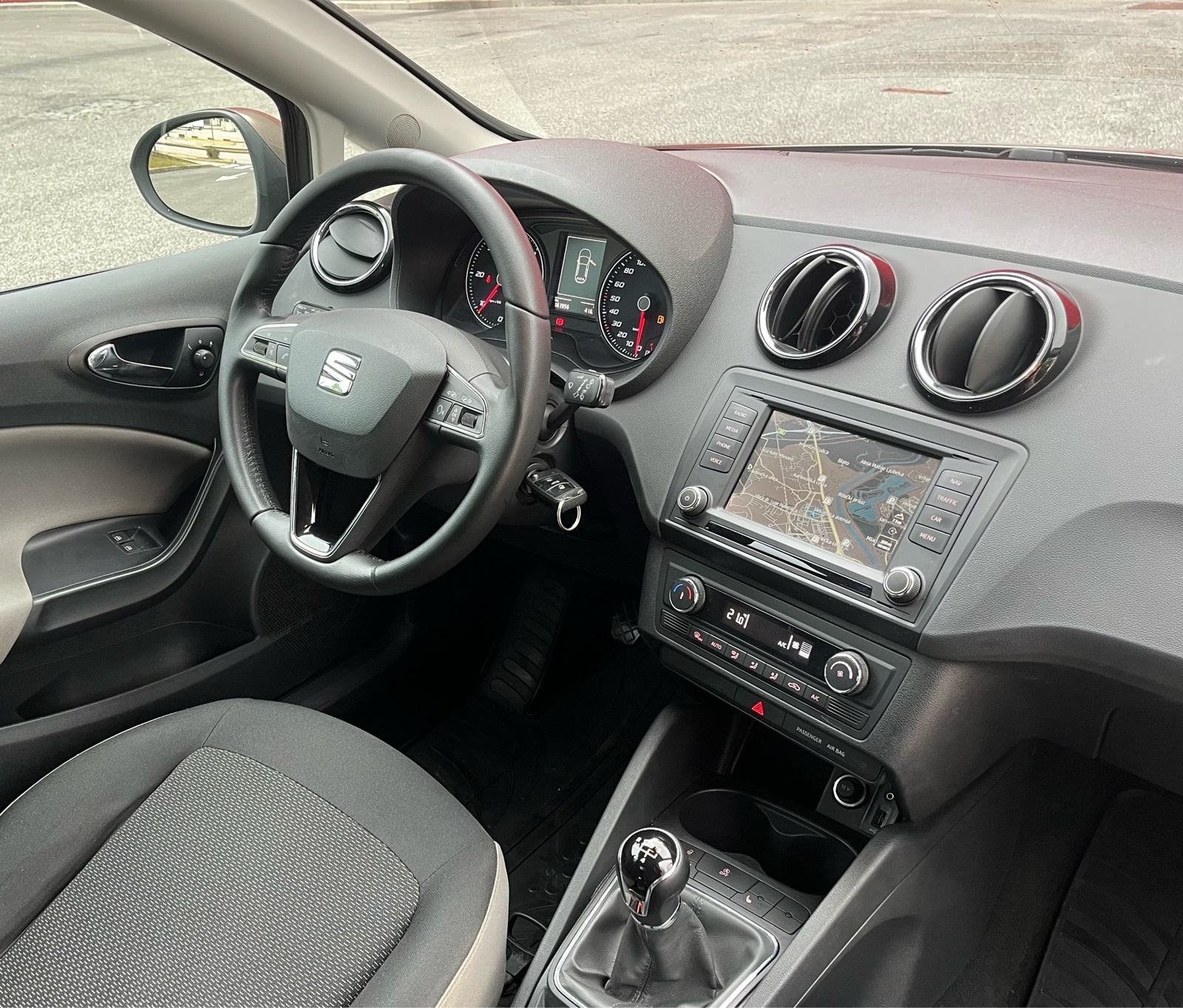 Seat Ibiza 1,4 TDI NAVI/PDC/CARPLAY/, fotografija 10