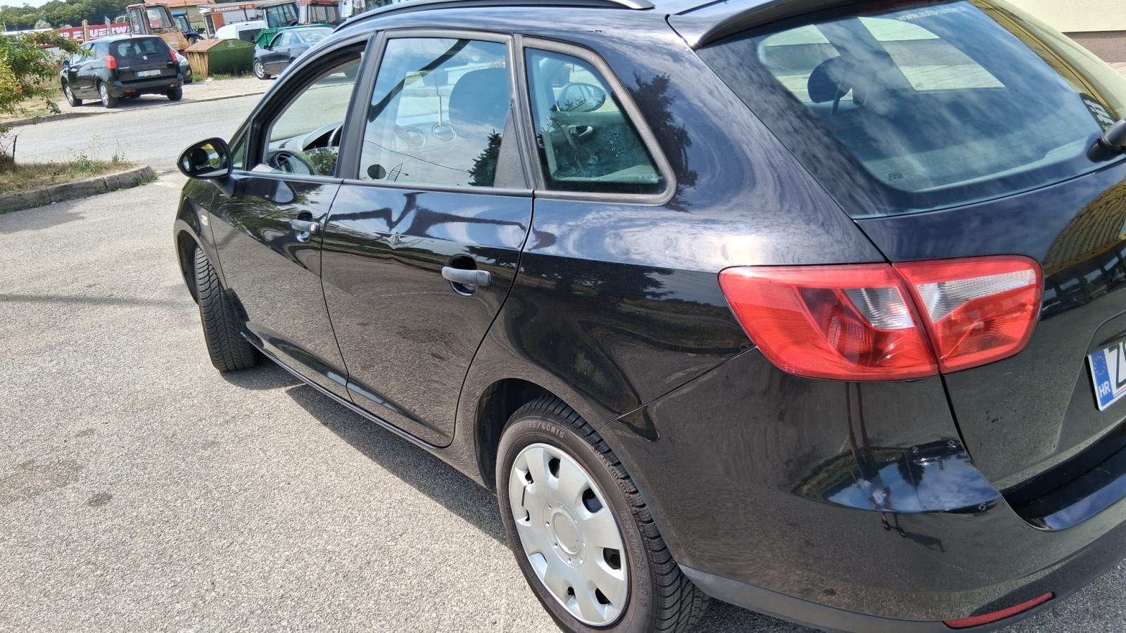 Seat Ibiza 1,6 TDI--reg 1god-org.km..servisna knjiga.hitno. 2650eur, fotografija 6