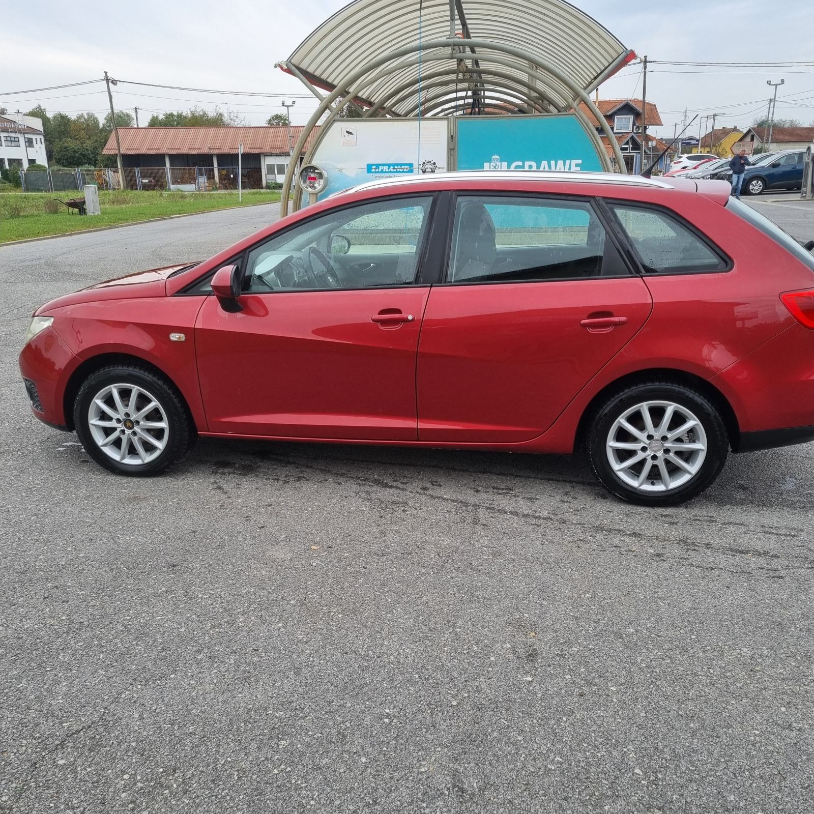 Seat Ibiza 1,6 TDI,registrirana godinu dana, fotografija 2