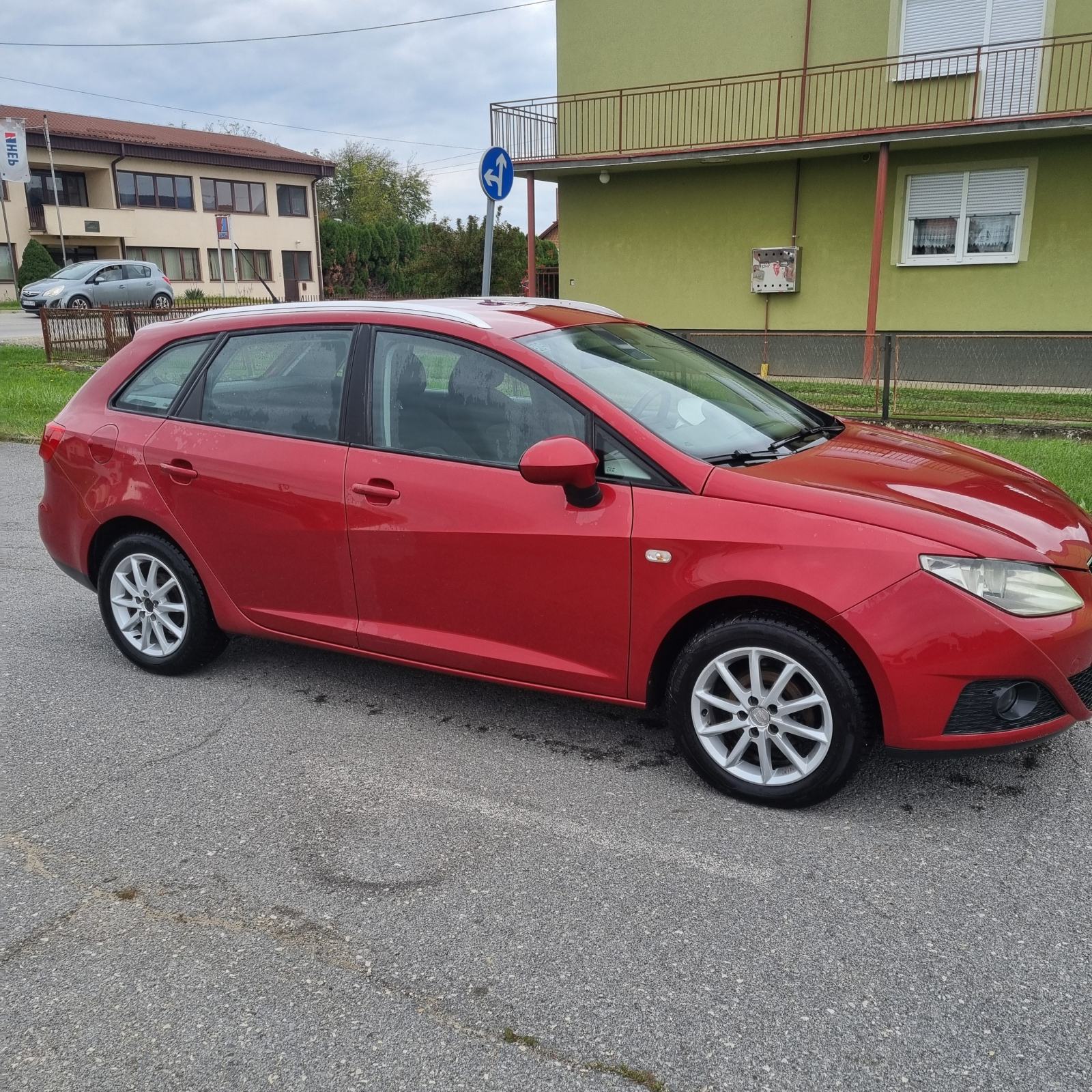 Seat Ibiza 1,6 TDI,registrirana godinu dana, fotografija 3
