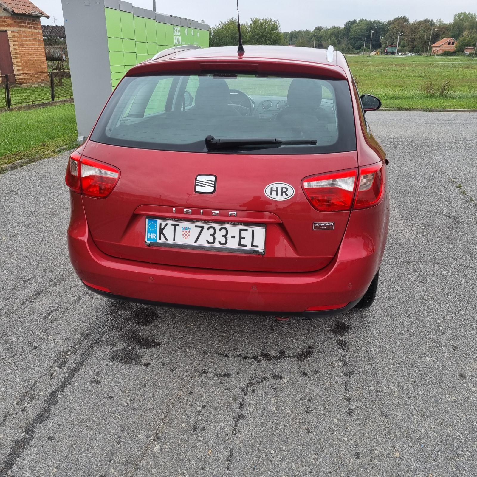 Seat Ibiza 1,6 TDI,registrirana godinu dana, fotografija 4