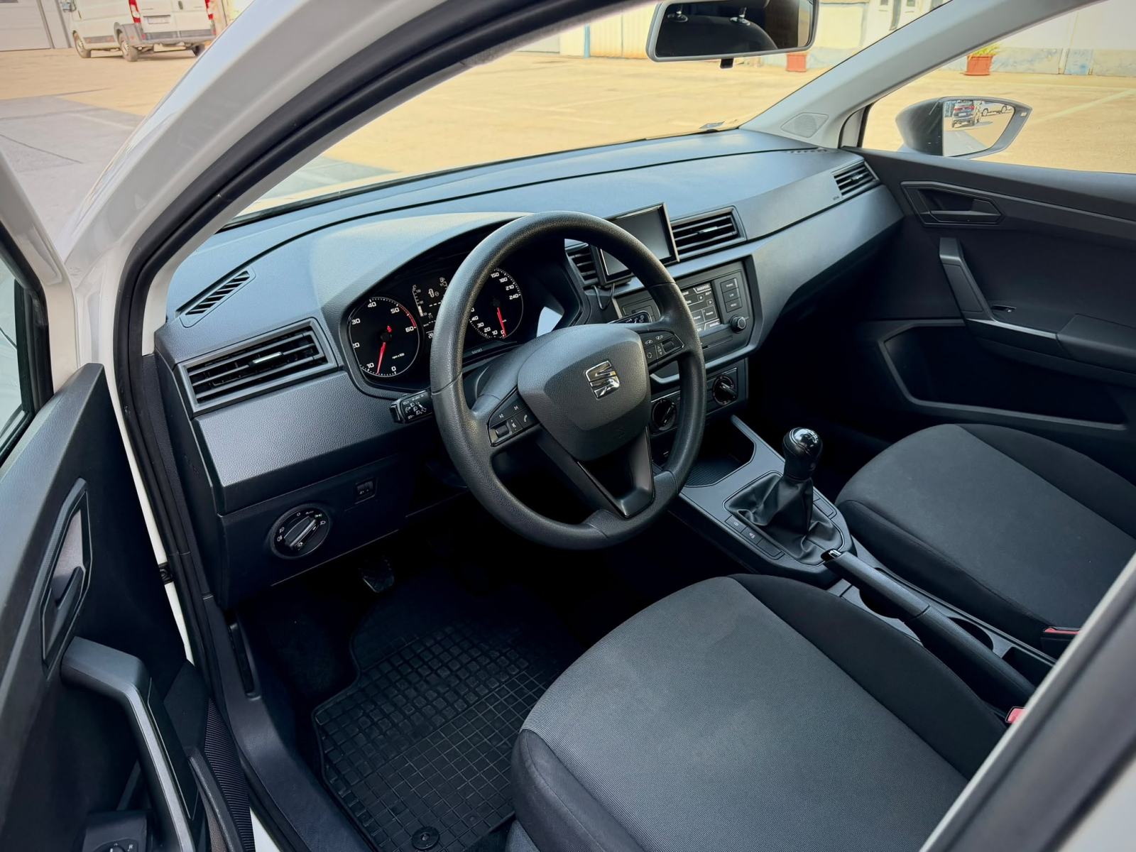 Seat Ibiza 1,6TDI 59kw 2018g KUPLJENA U RH, DODATNE 4 ZIMSKE GUME⭐⭐⭐⭐⭐, fotografija 11