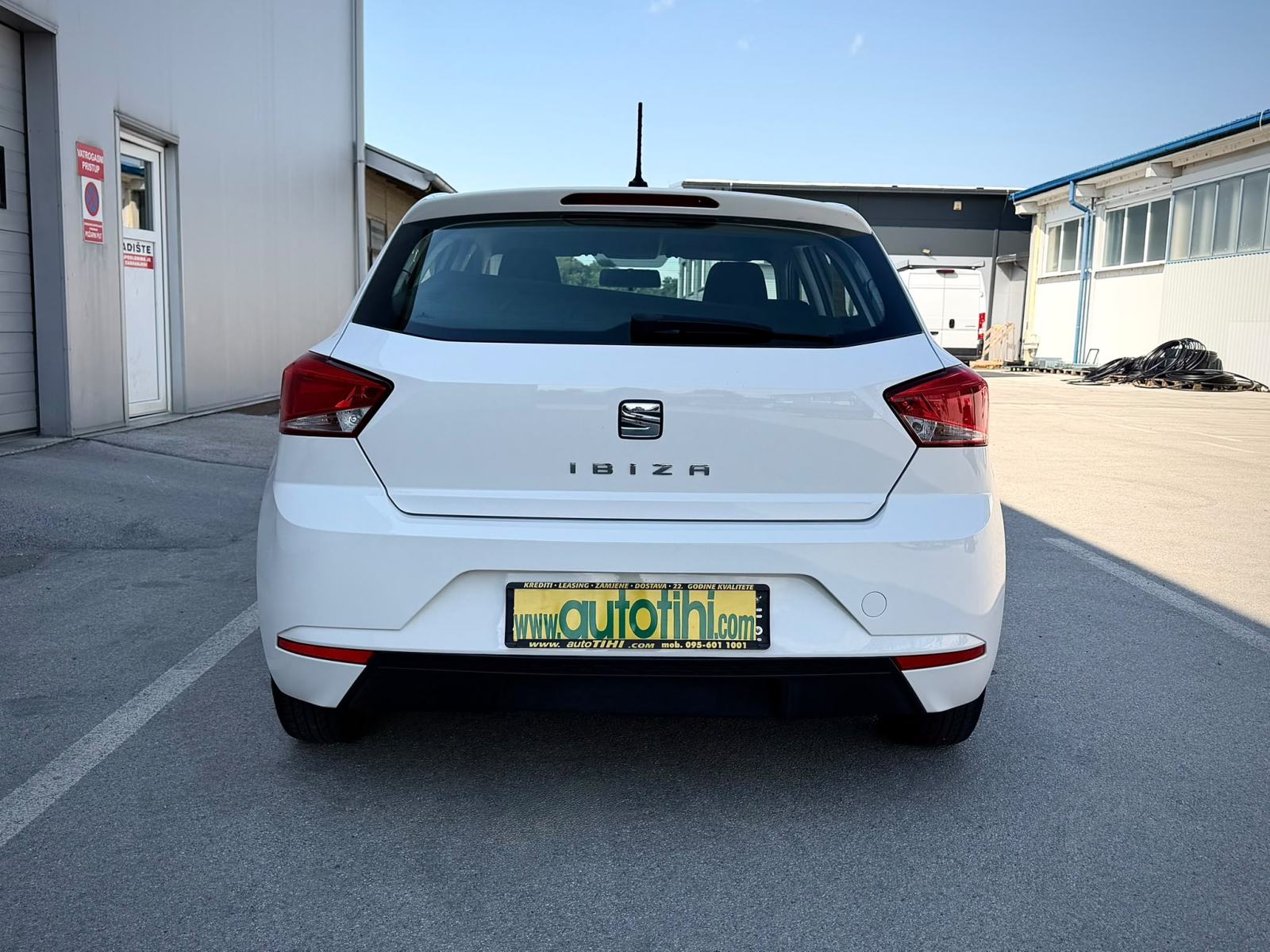 Seat Ibiza 1,6TDI 59kw 2018g KUPLJENA U RH, DODATNE 4 ZIMSKE GUME⭐⭐⭐⭐⭐, fotografija 5