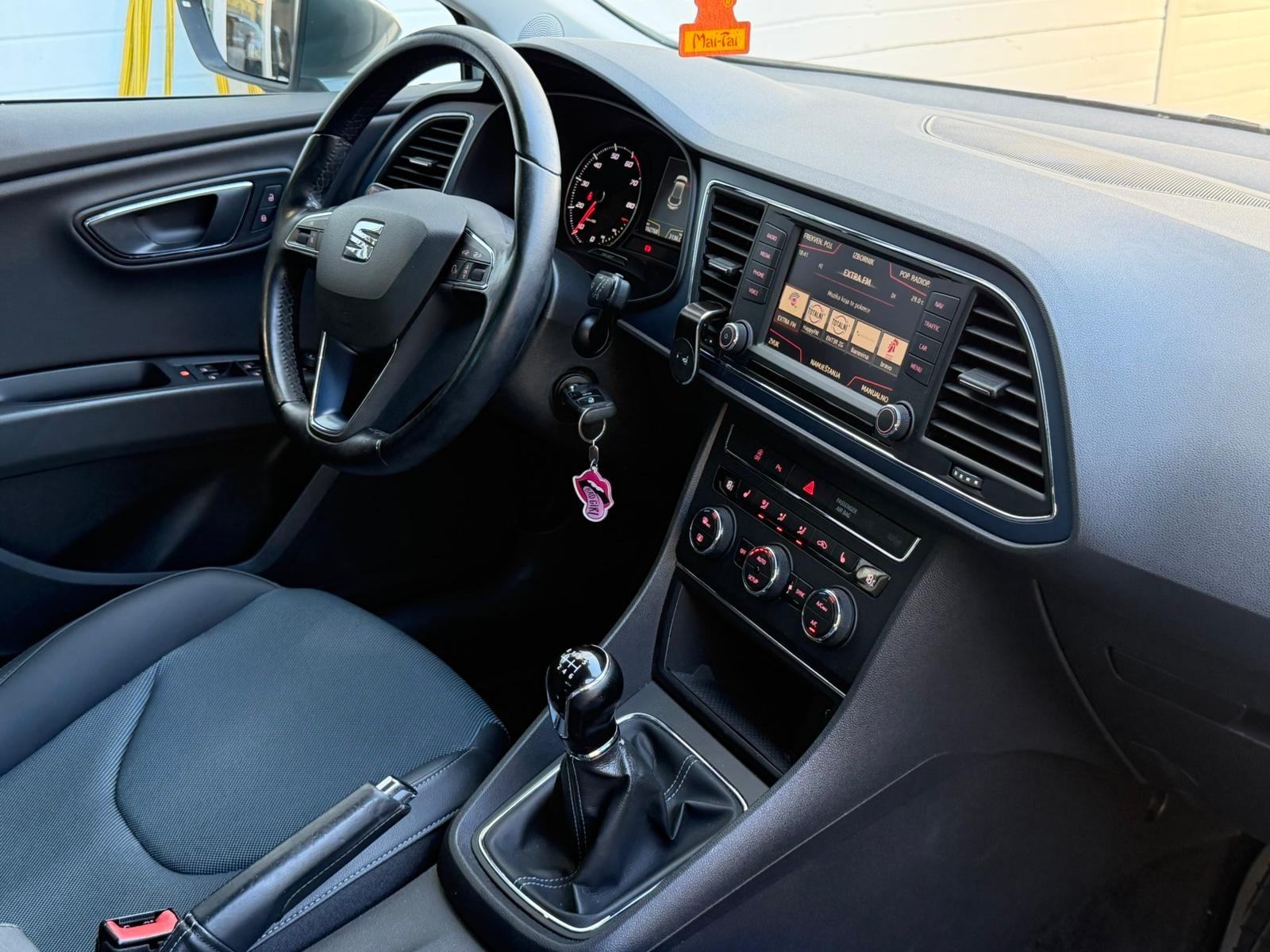 Seat Leon 1,4 TSI Reg 04/2027, fotografija 9