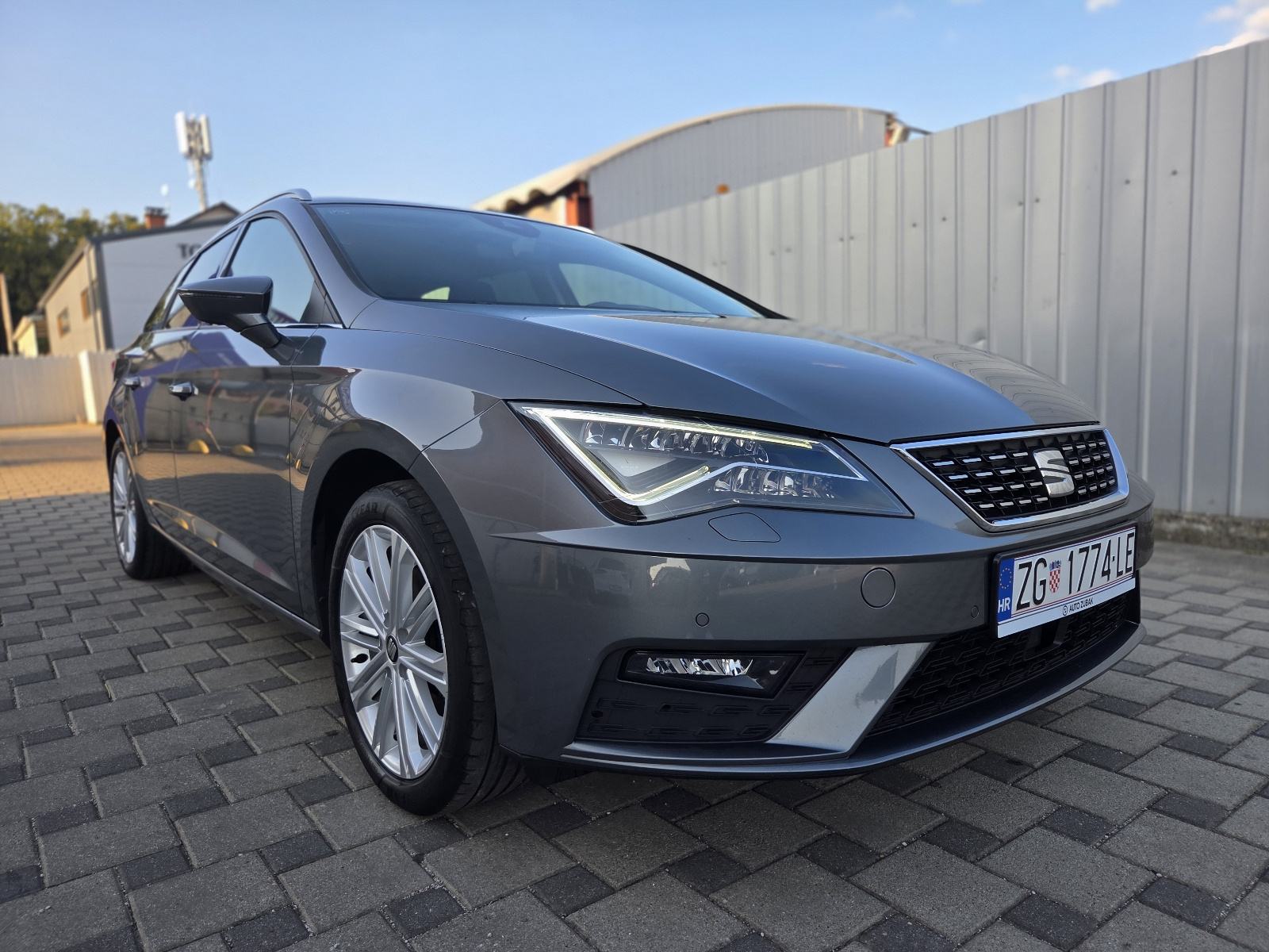 Seat Leon 1,4 TSI, SERVISNA, REG.07/27. EXCELENCE, ODLIČAN., fotografija 4