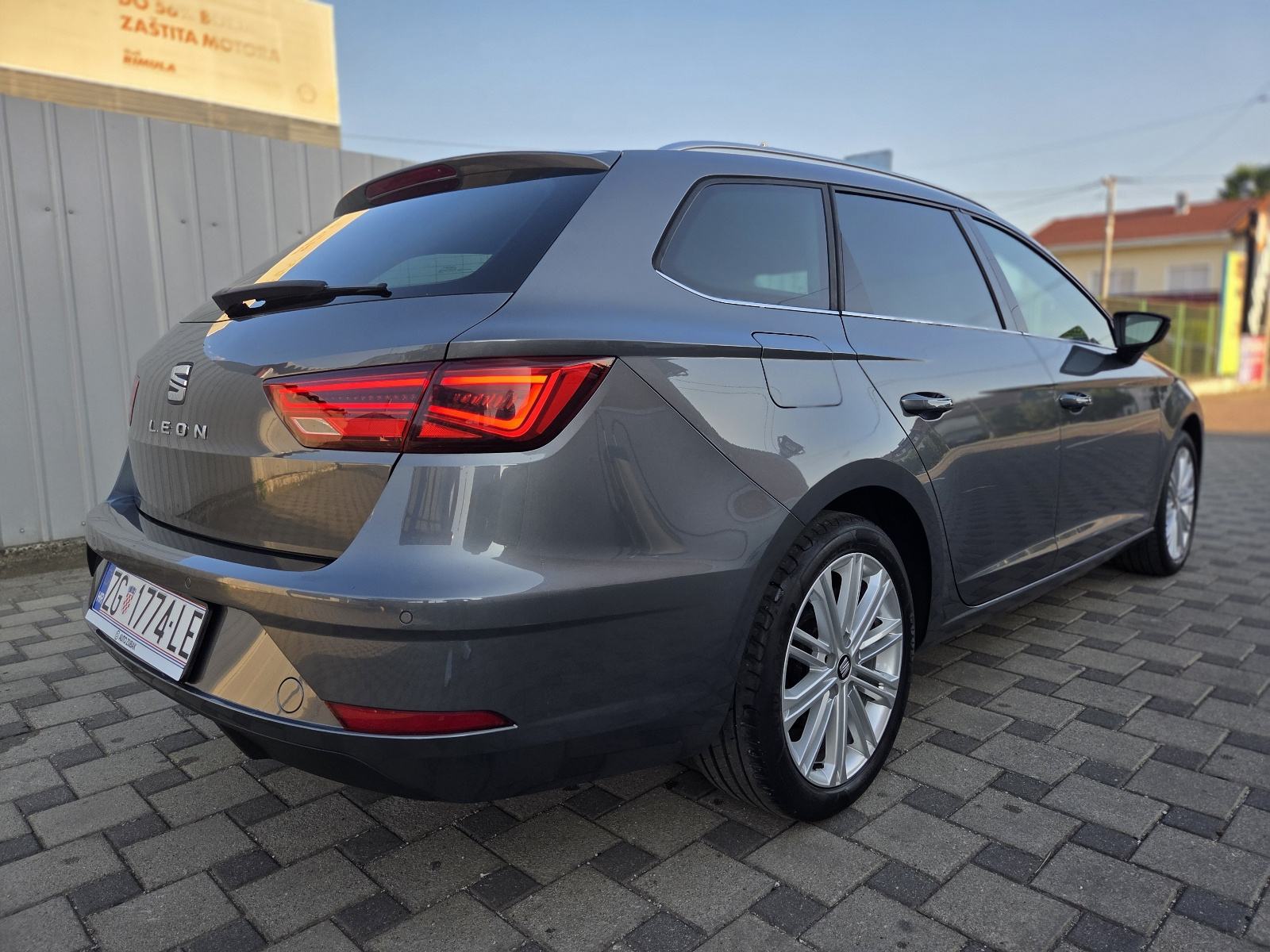 Seat Leon 1,4 TSI, SERVISNA, REG.07/27. EXCELENCE, ODLIČAN., fotografija 6