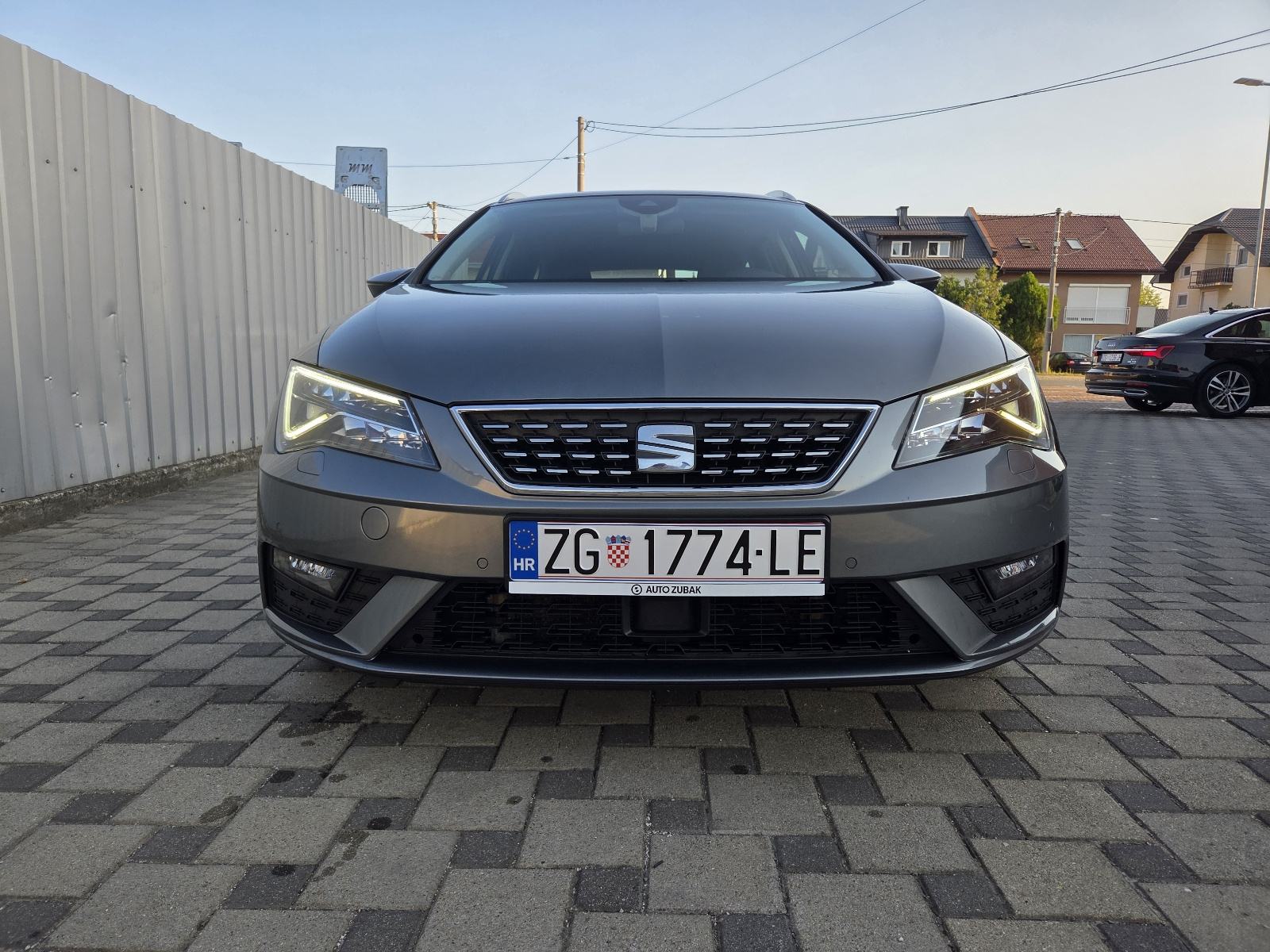 Seat Leon 1,4 TSI, SERVISNA, REG.07/27. EXCELENCE, ODLIČAN., fotografija 7
