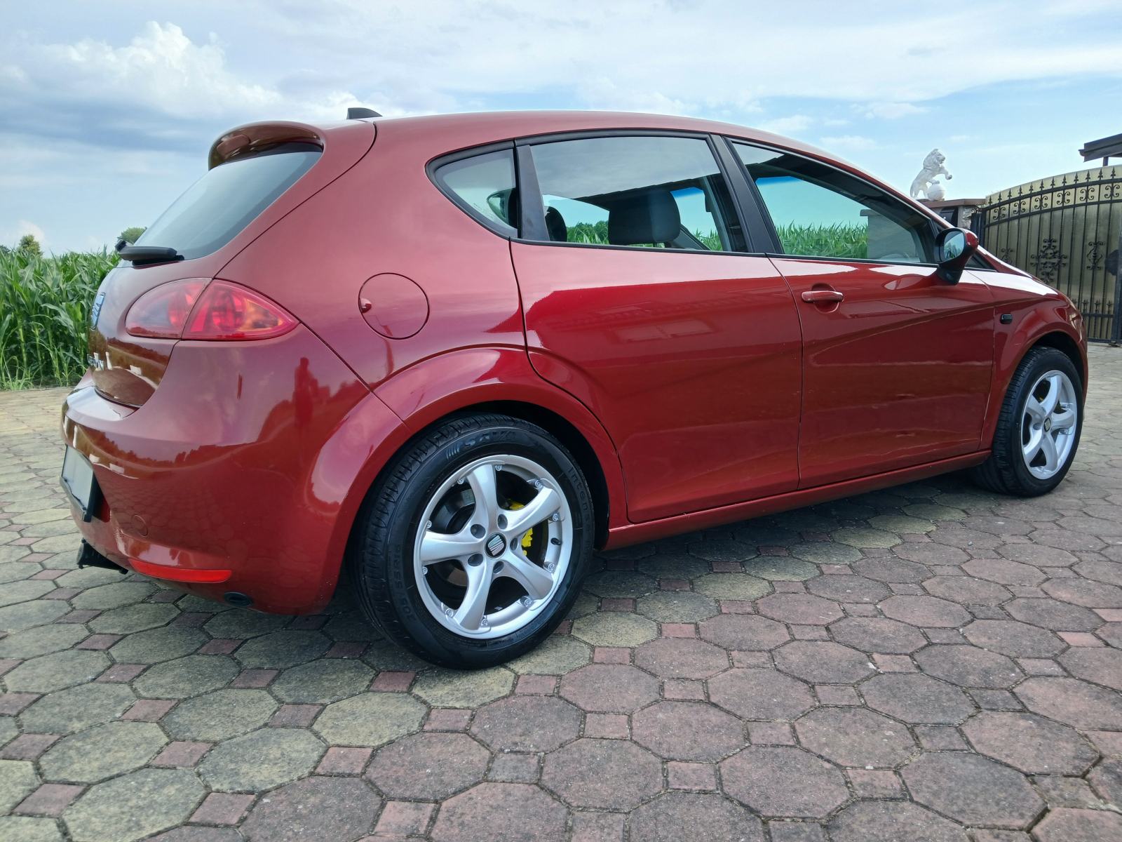 Seat Leon 1,6 BENZIN+PLIN-IZVRSNO STANJE-KUKA-NIJE UVOZ-reg 08/2027, fotografija 9
