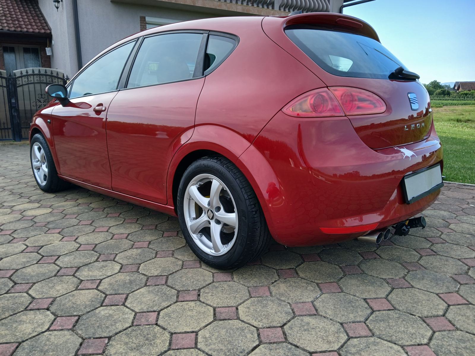 Seat Leon 1,6 BENZIN+PLIN-IZVRSNO STANJE-KUKA-NIJE UVOZ-reg 08/2027, fotografija 10