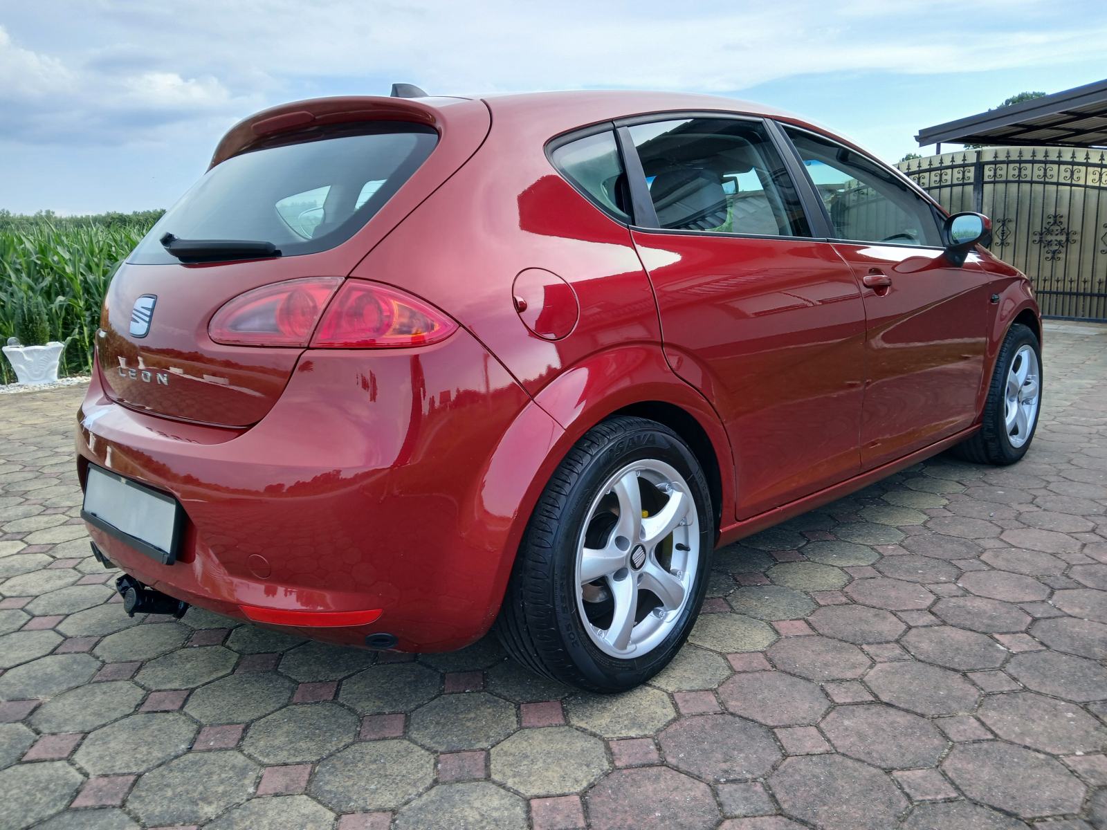 Seat Leon 1,6 BENZIN+PLIN-IZVRSNO STANJE-KUKA-NIJE UVOZ-reg 08/2027, fotografija 11