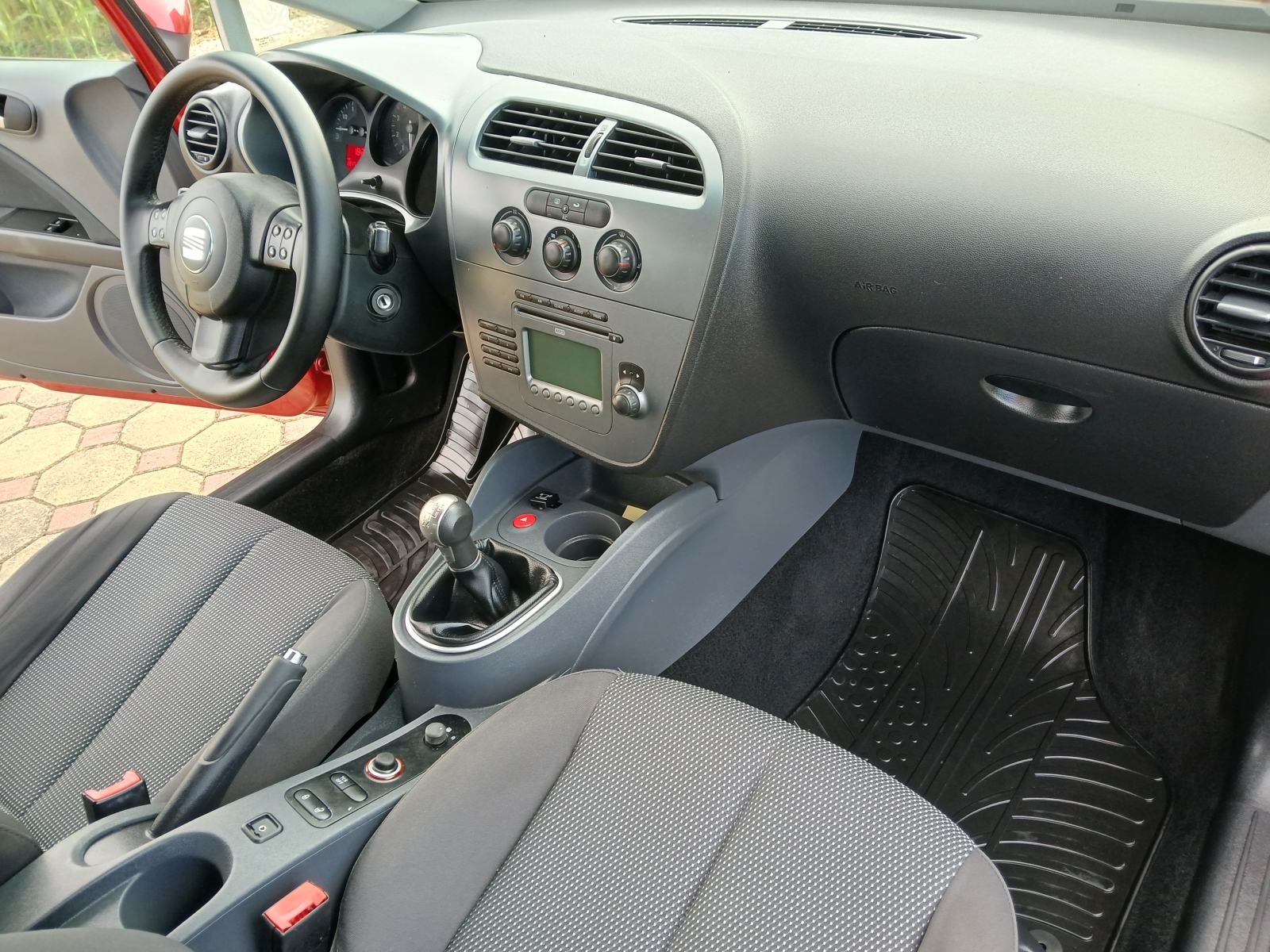 Seat Leon 1,6 BENZIN+PLIN-IZVRSNO STANJE-KUKA-NIJE UVOZ-reg 08/2027, fotografija 13