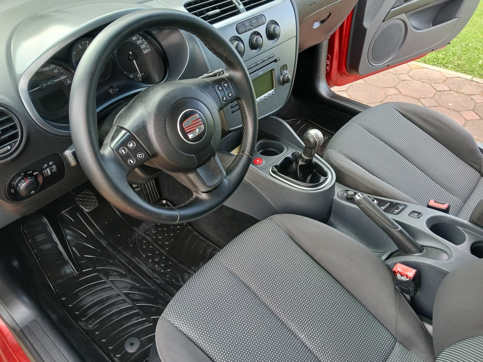 Seat Leon 1,6 BENZIN+PLIN-IZVRSNO STANJE-KUKA-NIJE UVOZ-reg 08/2027, fotografija 14