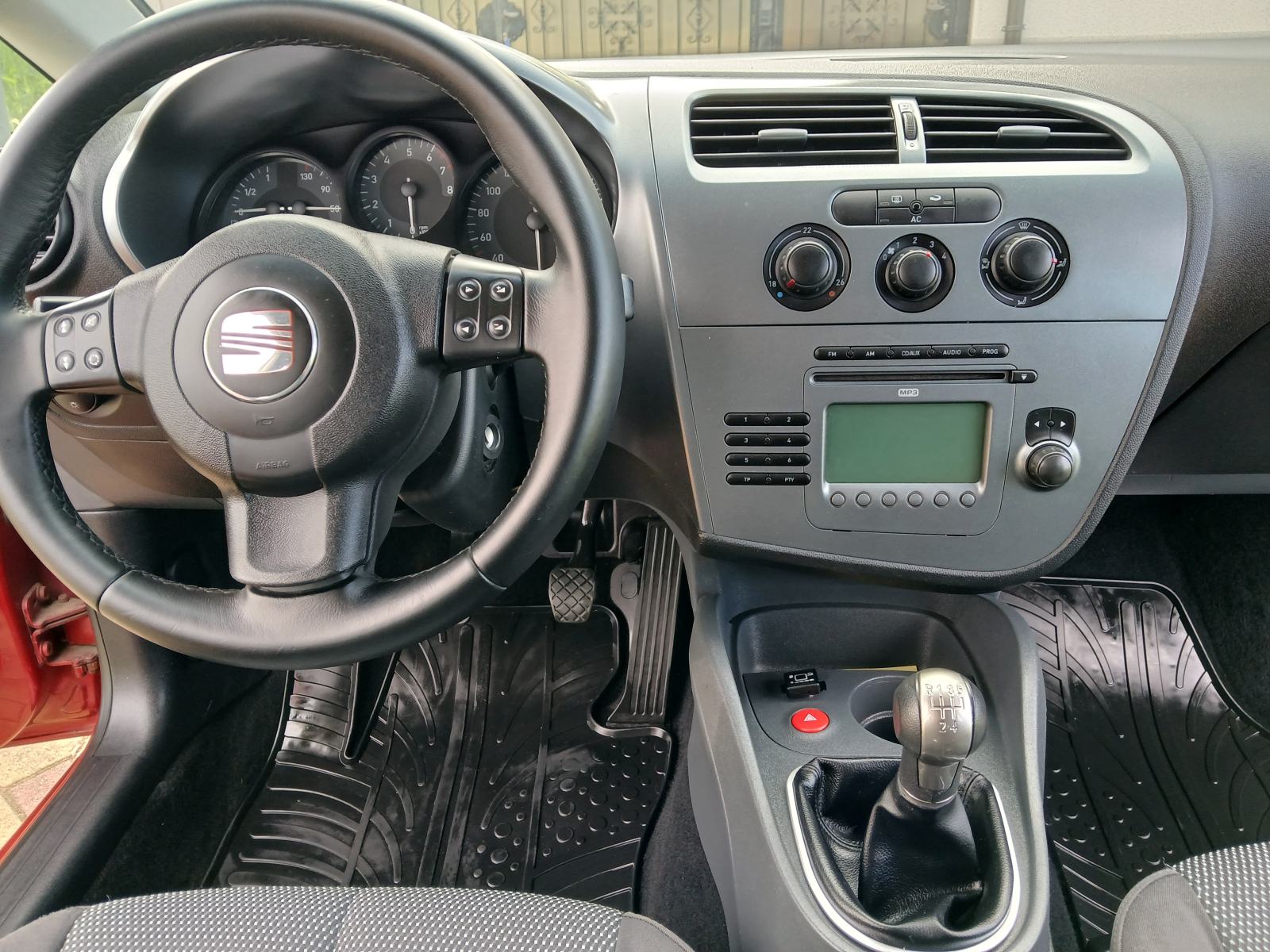 Seat Leon 1,6 BENZIN+PLIN-IZVRSNO STANJE-KUKA-NIJE UVOZ-reg 08/2027, fotografija 18