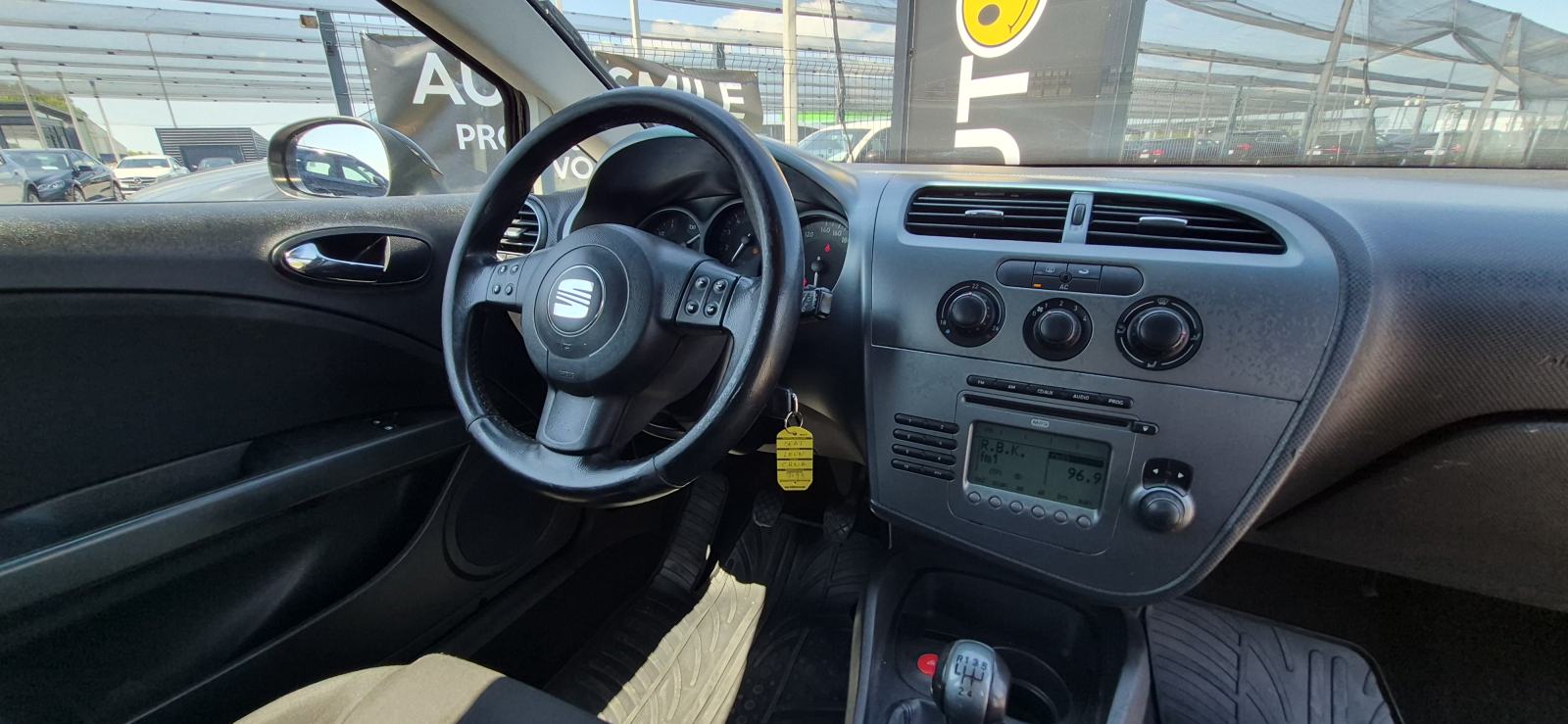 Seat Leon 1,6B, HR AUTO, CENTRALNO, MAGLENKE, ALU FELGE, REG.08/26..., fotografija 19