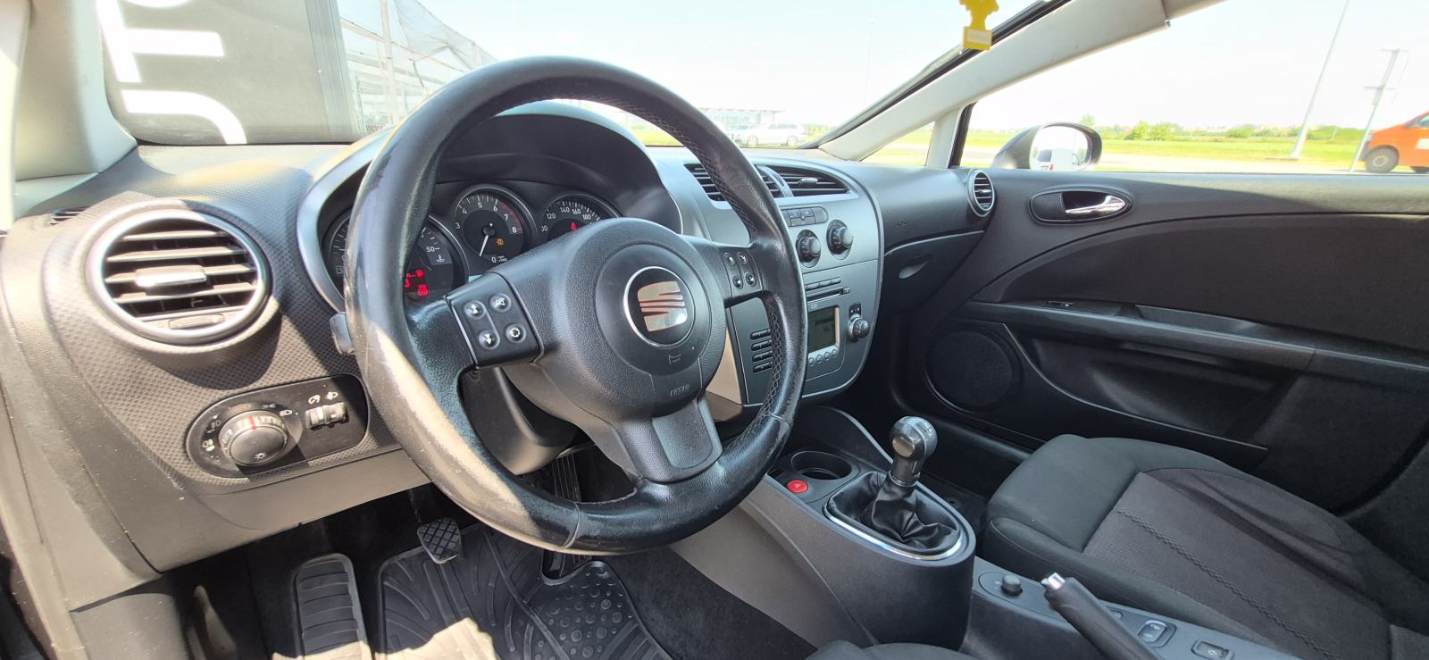 Seat Leon 1,6B, HR AUTO, CENTRALNO, MAGLENKE, ALU FELGE, REG.08/26..., fotografija 11