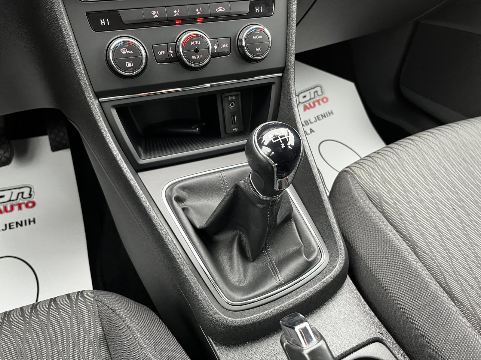 Seat Leon 1,6 TDI KLIMA - TEMPOMAT - AUTOKREDIT, fotografija 15