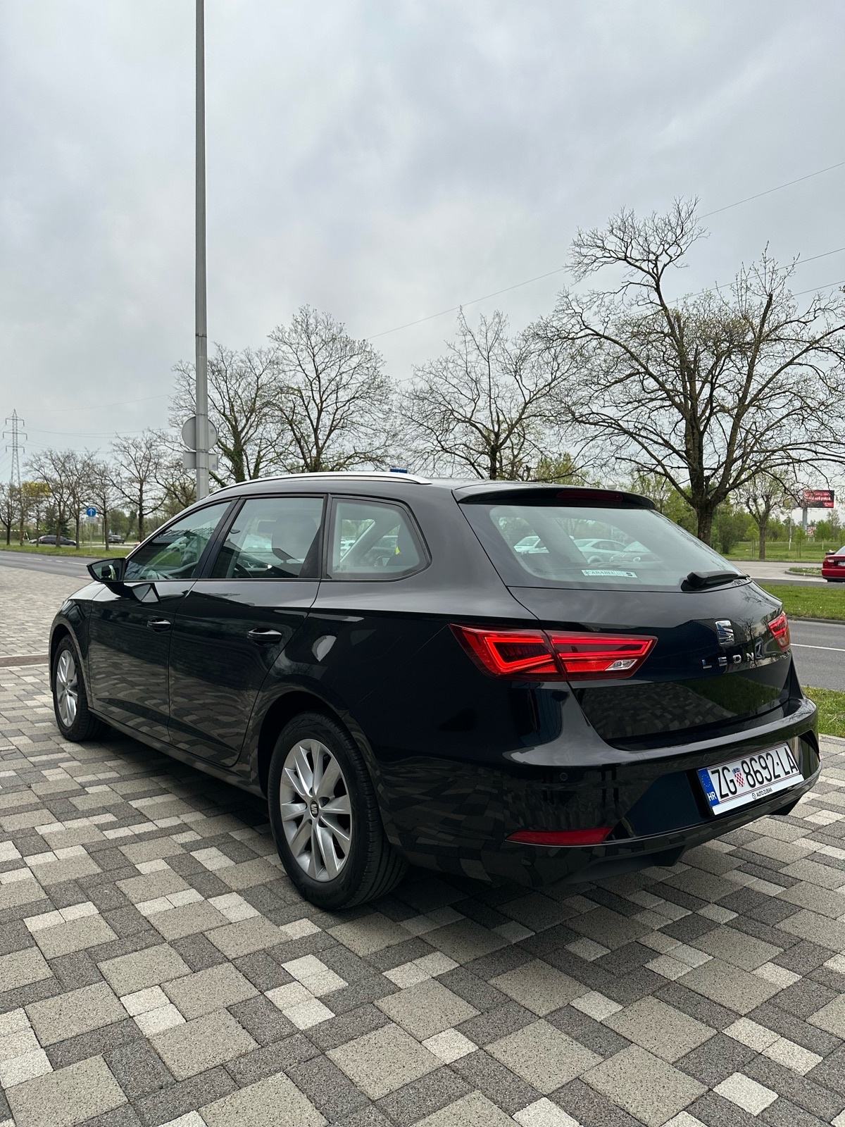 Seat Leon 1,6 TDI AUTOMATIC kao nov reg 1 g JAMATVO 12mj, fotografija 8