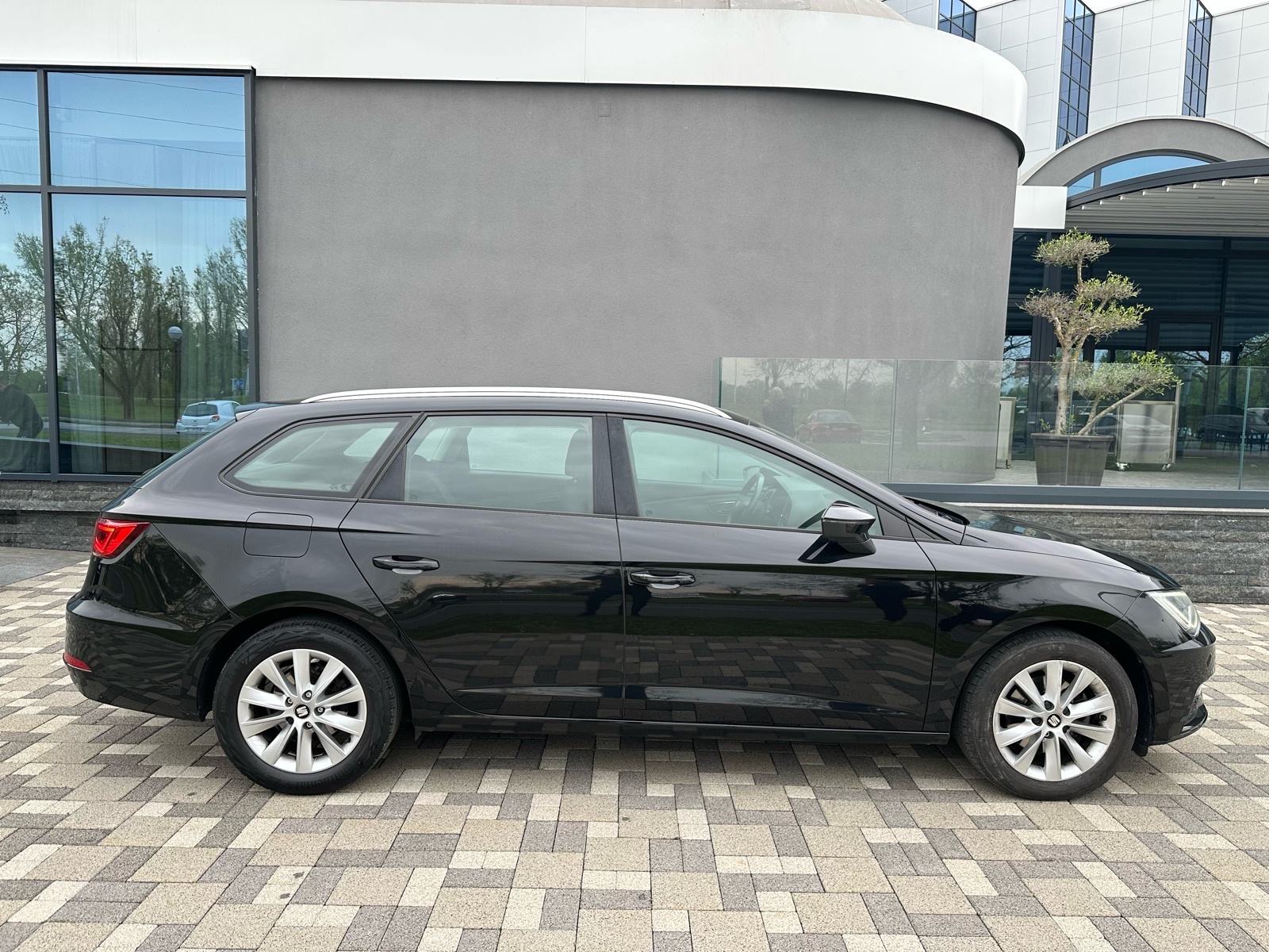 Seat Leon 1,6 TDI AUTOMATIC kao nov reg 1 g JAMATVO 12mj, fotografija 13