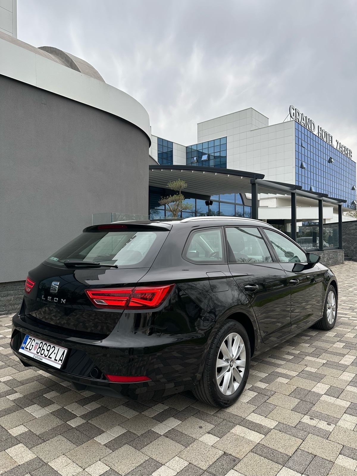 Seat Leon 1,6 TDI AUTOMATIC kao nov reg 1 g JAMATVO 12mj, fotografija 14