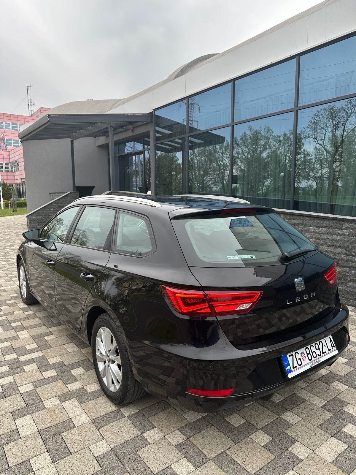 Seat Leon 1,6 TDI AUTOMATIC kao nov reg 1 g JAMATVO 12mj, fotografija 4