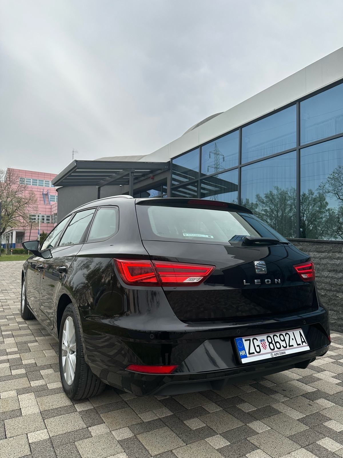 Seat Leon 1,6 TDI AUTOMATIC kao nov reg 1 g JAMATVO 12mj, fotografija 5