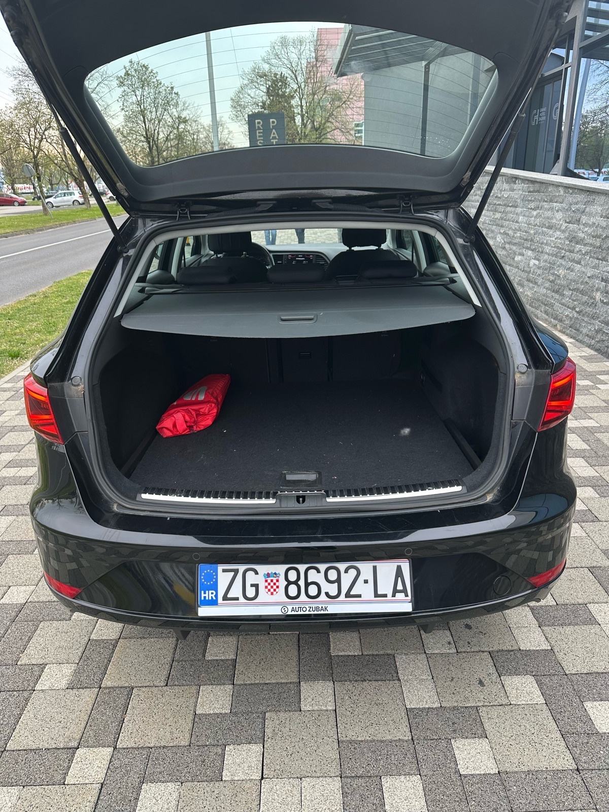 Seat Leon 1,6 TDI AUTOMATIC kao nov reg 1 g JAMATVO 12mj, fotografija 7