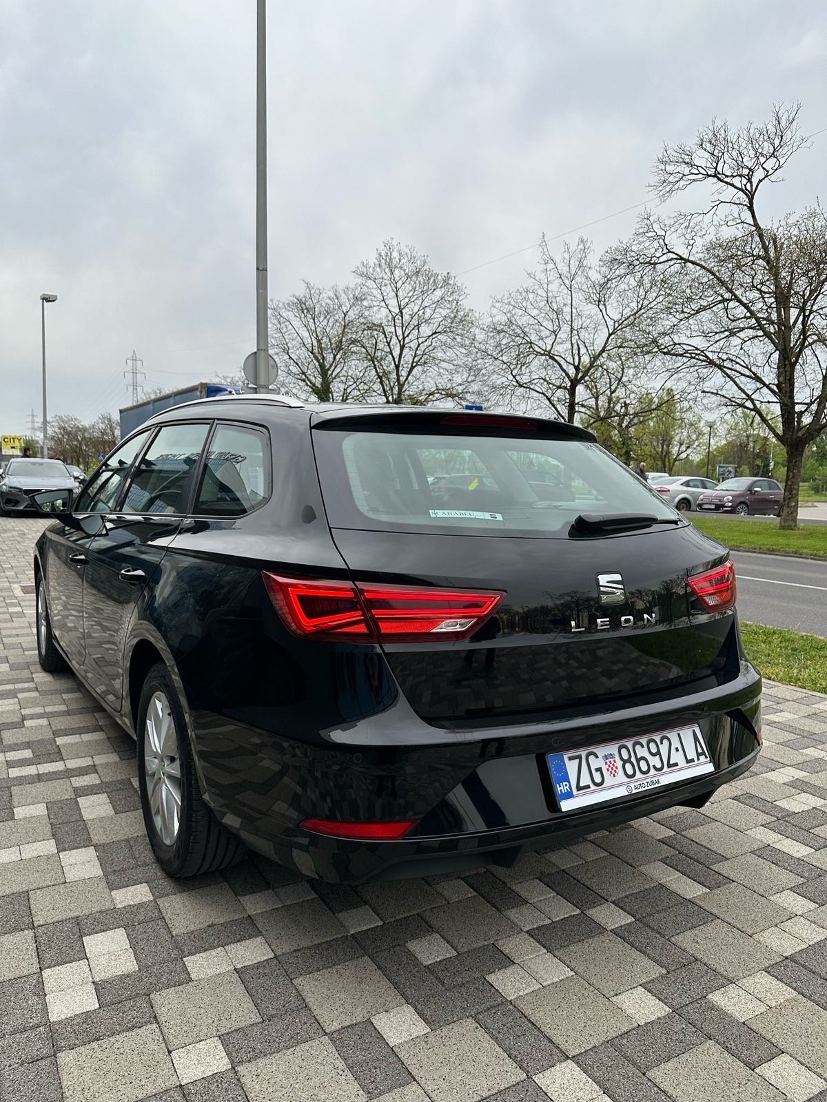 Seat Leon 1,6 TDI AUTOMATIC kao nov reg 1 g JAMATVO 12mj, fotografija 9