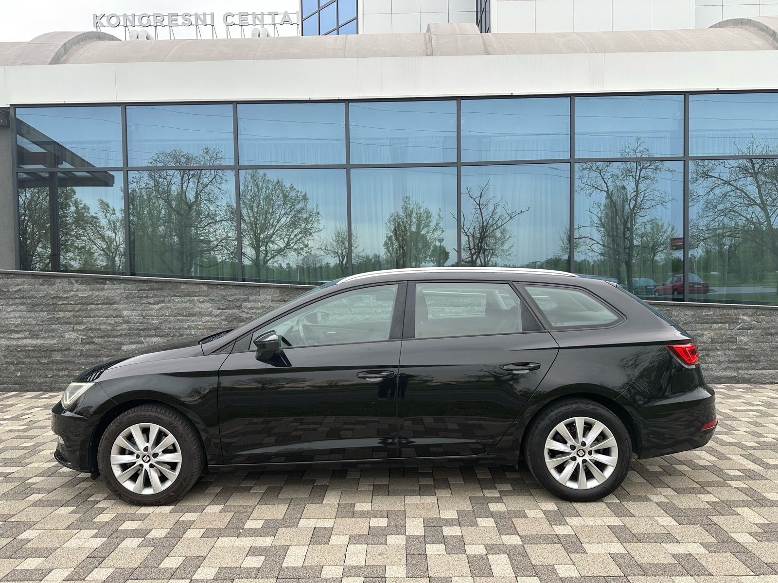 Seat Leon 1,6 TDI AUTOMATIC kao nov reg 1 g JAMATVO 12mj, fotografija 3