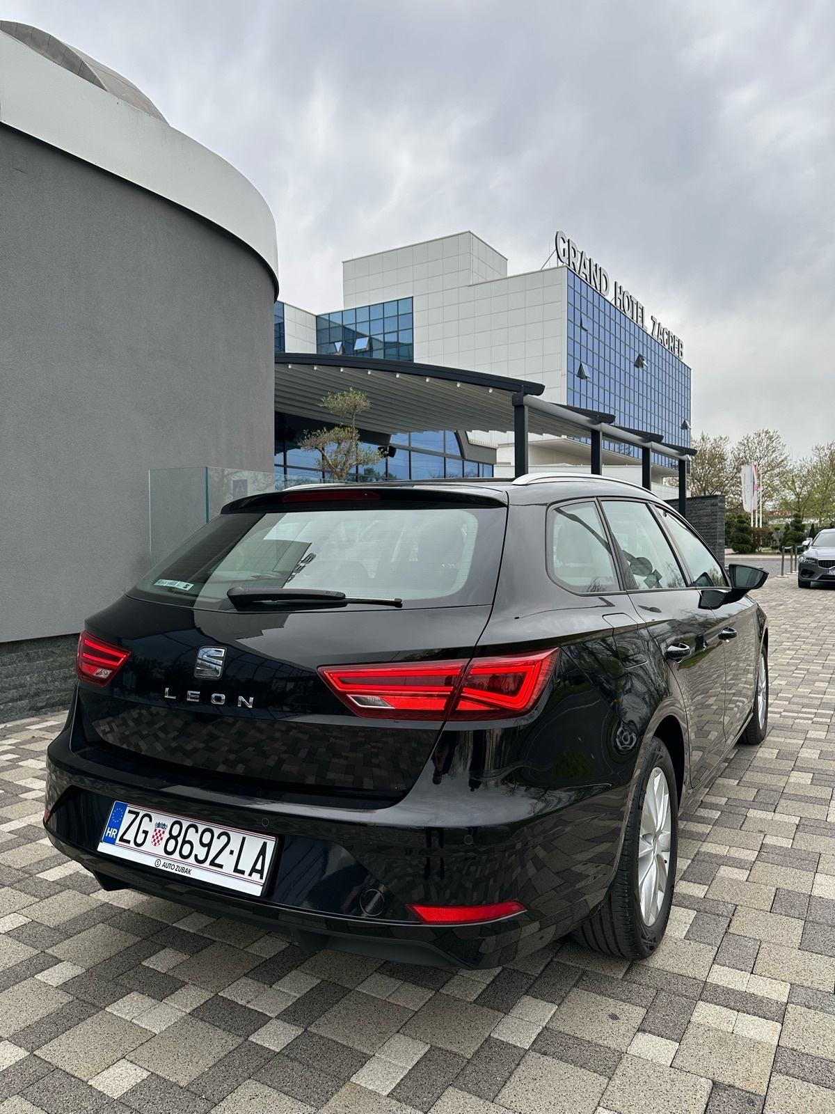 Seat Leon 1,6 TDI AUTOMATIC kao nov reg 1 g JAMATVO 12mj, fotografija 11