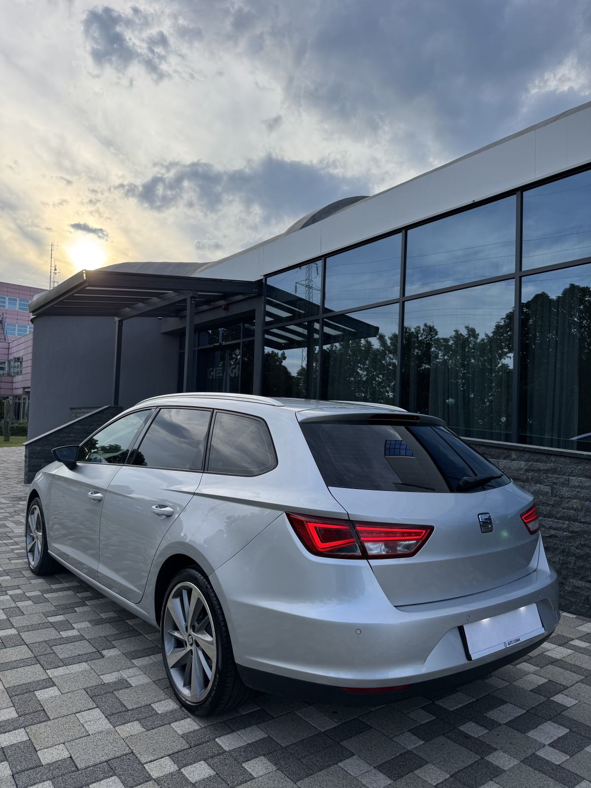AkcijaSeat Leon ST 1,6 TDI DSG-EURO 6 -V SERVIS - FR FELGE - REG 04/27, fotografija 7