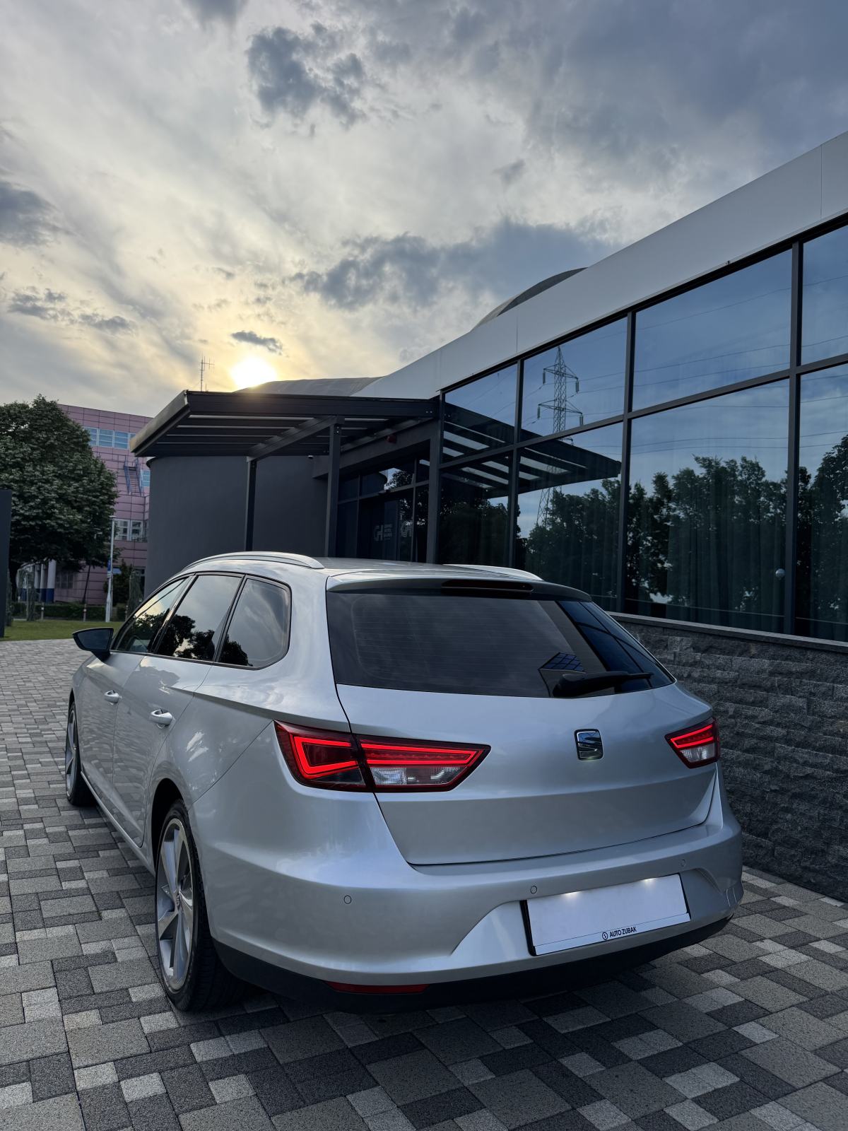 AkcijaSeat Leon ST 1,6 TDI DSG-EURO 6 -V SERVIS - FR FELGE - REG 04/27, fotografija 8