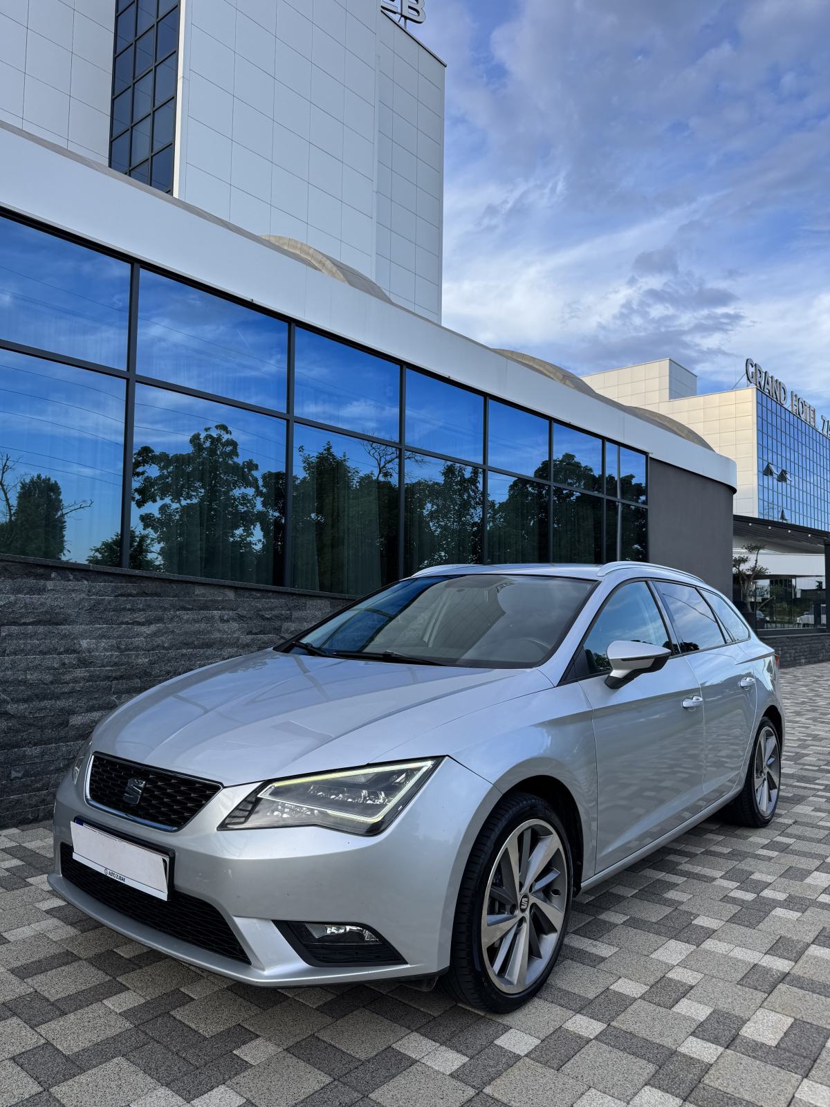 AkcijaSeat Leon ST 1,6 TDI DSG-EURO 6 -V SERVIS - FR FELGE - REG 04/27, fotografija 5
