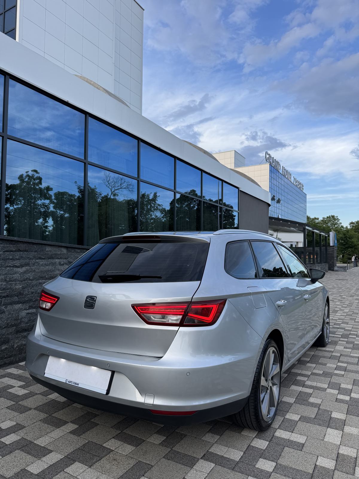 AkcijaSeat Leon ST 1,6 TDI DSG-EURO 6 -V SERVIS - FR FELGE - REG 04/27, fotografija 11