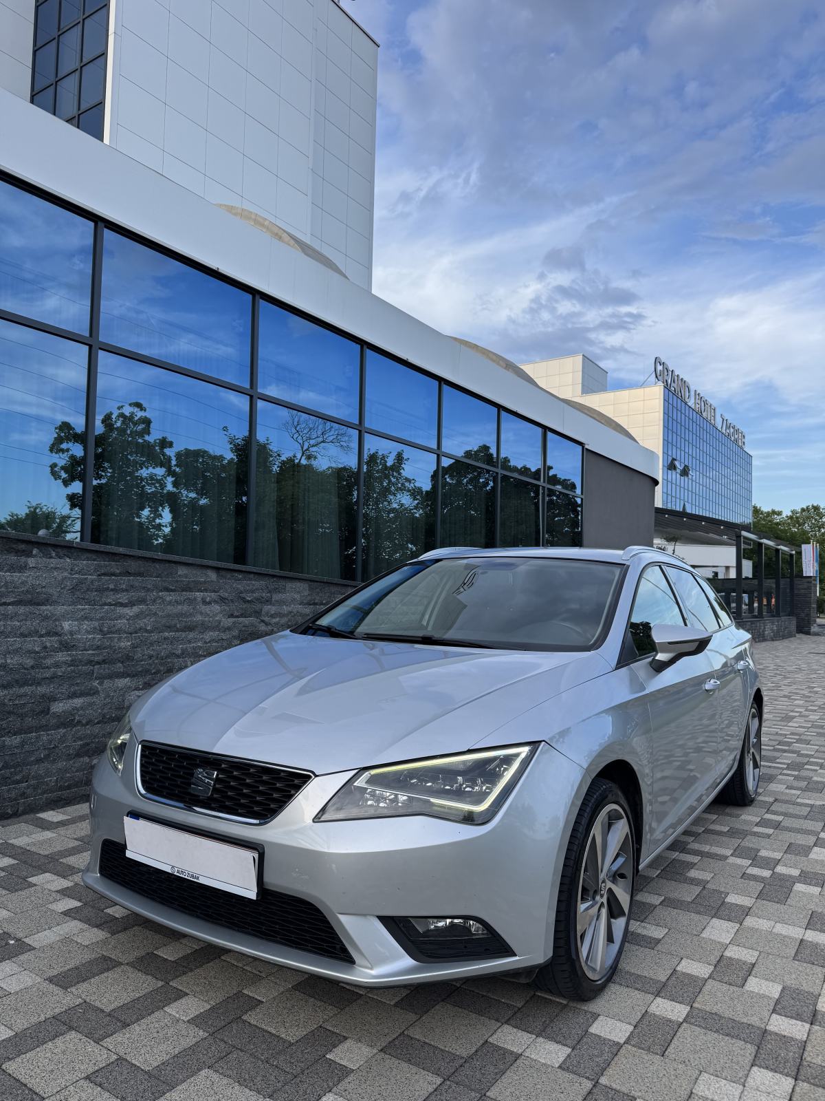 AkcijaSeat Leon ST 1,6 TDI DSG-EURO 6 -V SERVIS - FR FELGE - REG 04/27, fotografija 4