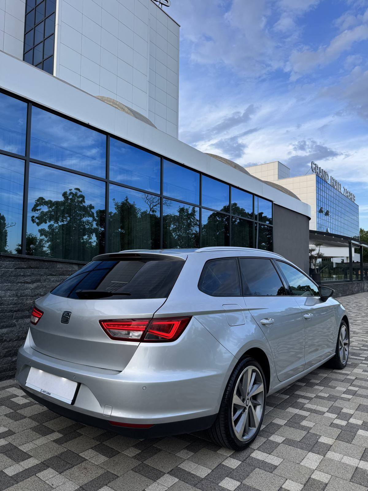 AkcijaSeat Leon ST 1,6 TDI DSG-EURO 6 -V SERVIS - FR FELGE - REG 04/27, fotografija 12