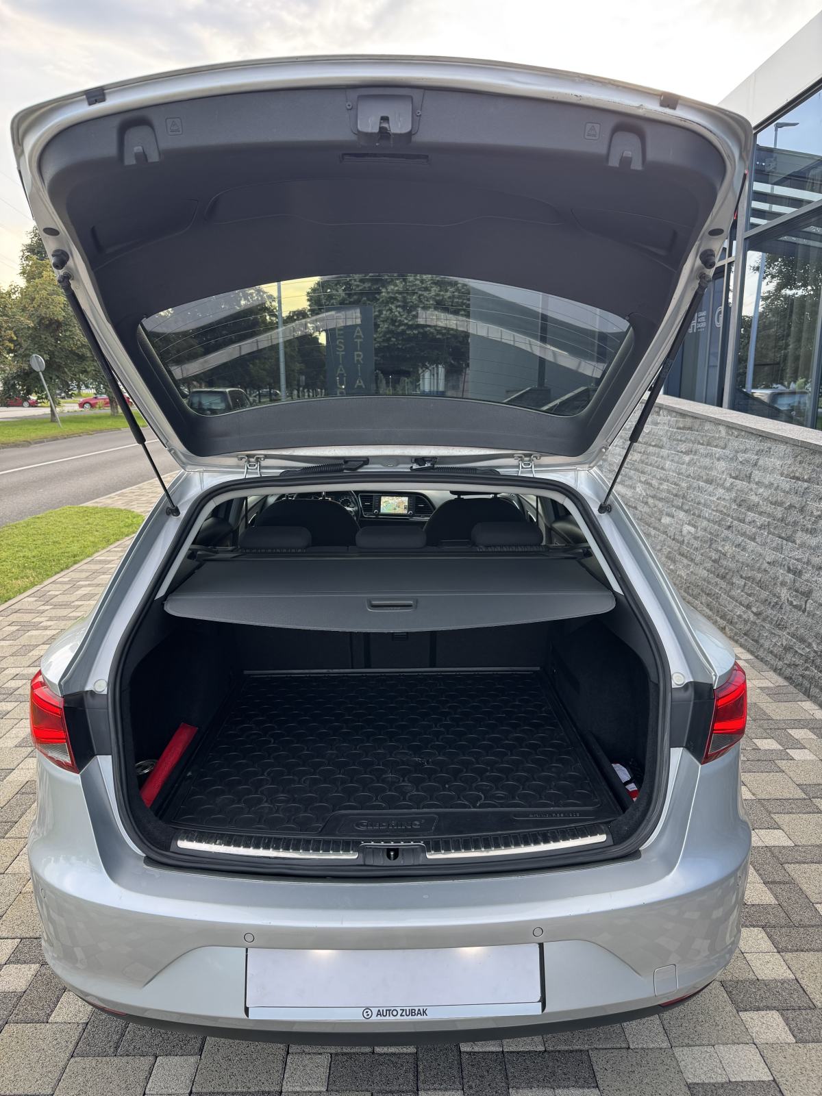 AkcijaSeat Leon ST 1,6 TDI DSG-EURO 6 -V SERVIS - FR FELGE - REG 04/27, fotografija 10