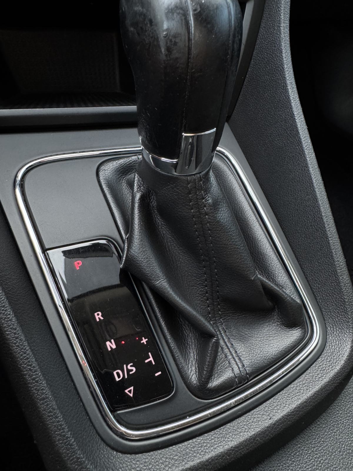 AkcijaSeat Leon ST 1,6 TDI DSG-EURO 6 -V SERVIS - FR FELGE - REG 04/27, fotografija 18