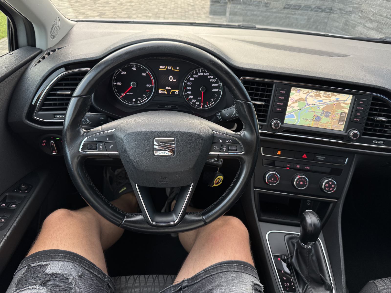 AkcijaSeat Leon ST 1,6 TDI DSG-EURO 6 -V SERVIS - FR FELGE - REG 04/27, fotografija 16