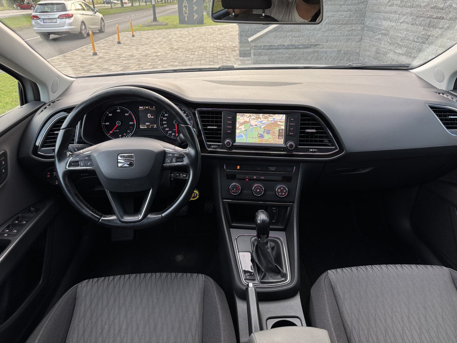 AkcijaSeat Leon ST 1,6 TDI DSG-EURO 6 -V SERVIS - FR FELGE - REG 04/27, fotografija 15
