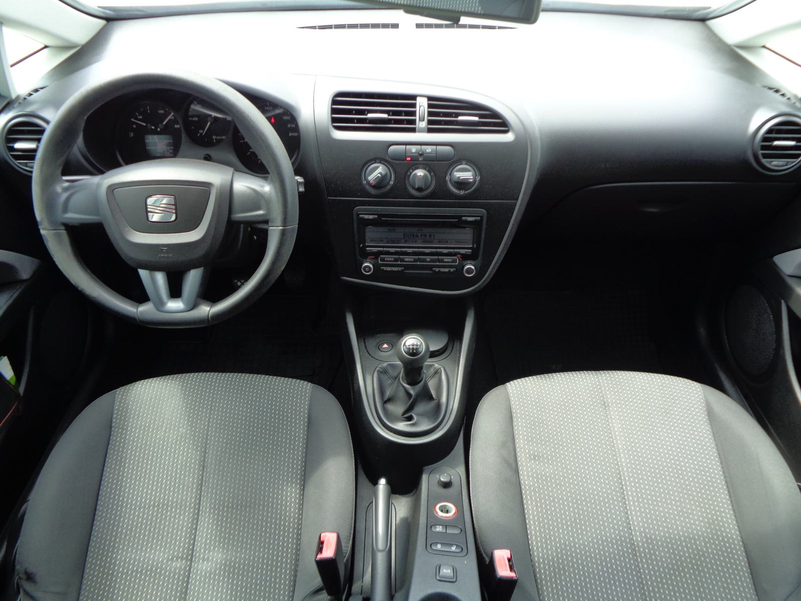 Seat Leon 1,6 TDI/Nije uvoz/Klima/Servisi/Uredan, fotografija 13