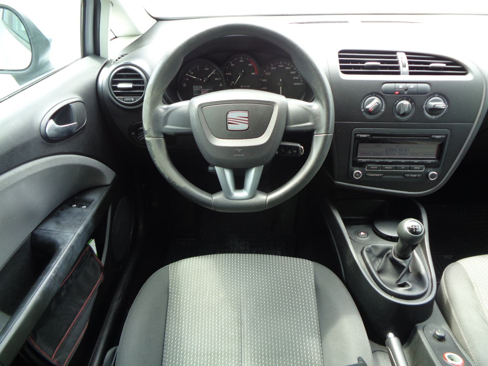 Seat Leon 1,6 TDI/Nije uvoz/Klima/Servisi/Uredan, fotografija 12