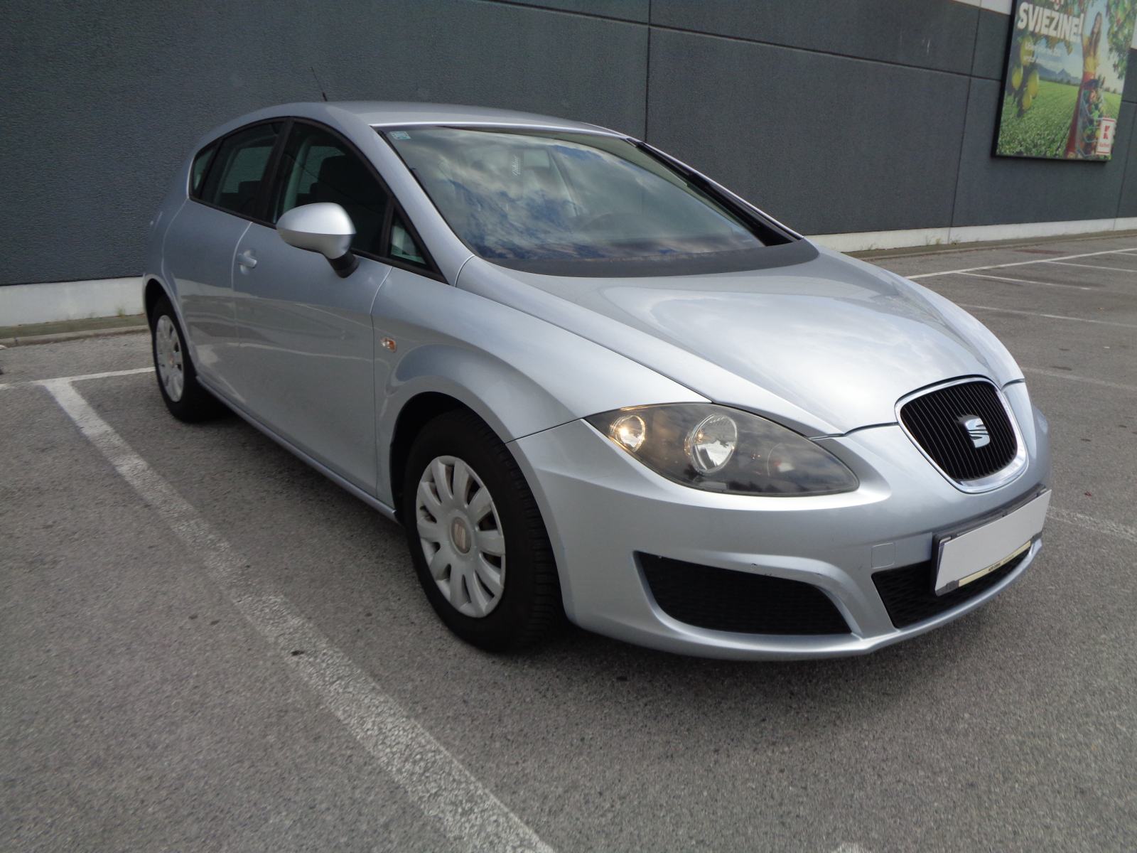 Seat Leon 1,6 TDI/Nije uvoz/Klima/Servisi/Uredan, fotografija 2