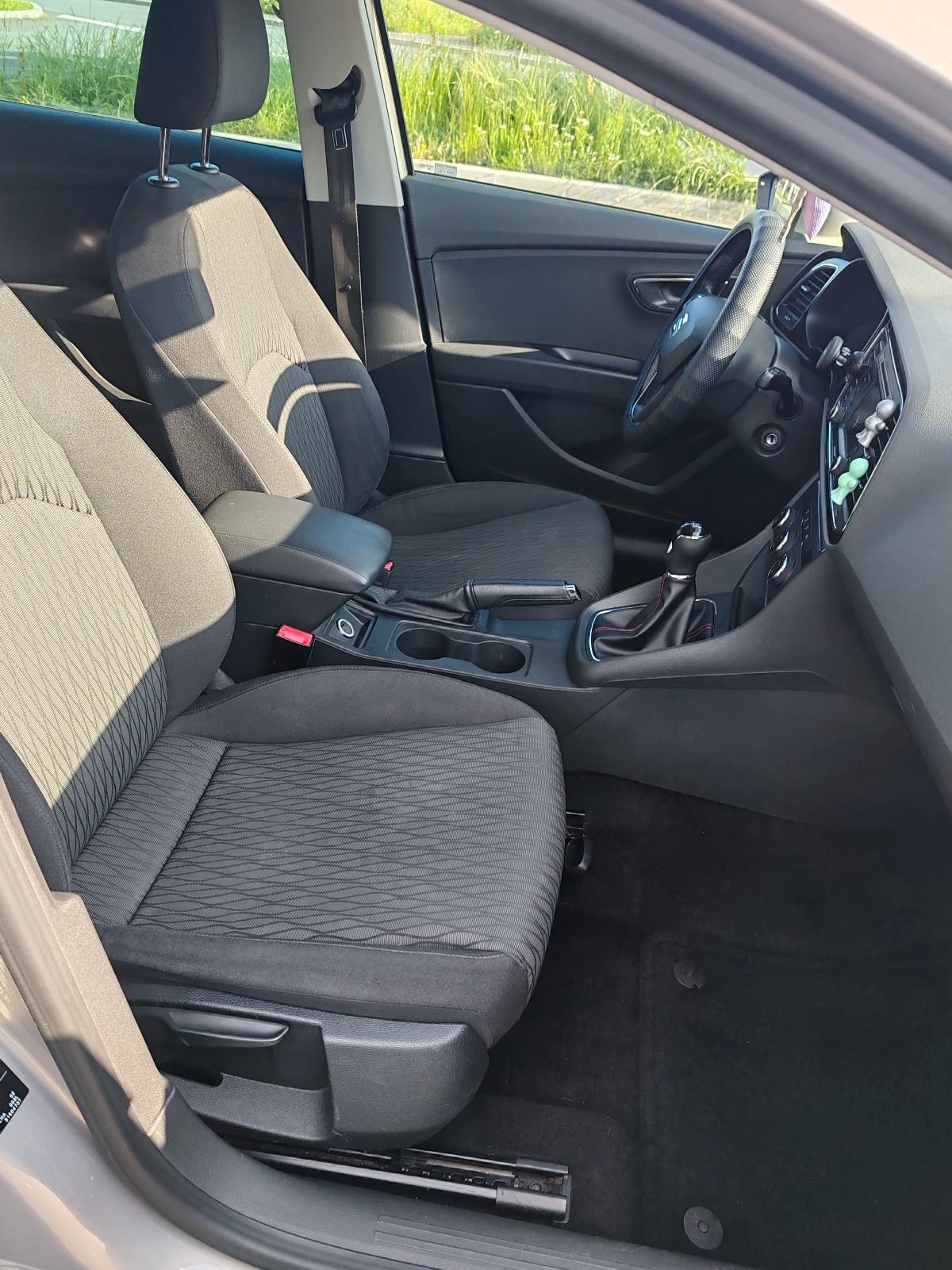 HITNO! SEAT LEON ST 1.6 TDI – HR AUTO, REGISTRIRAN DO 10/2026!, fotografija 10