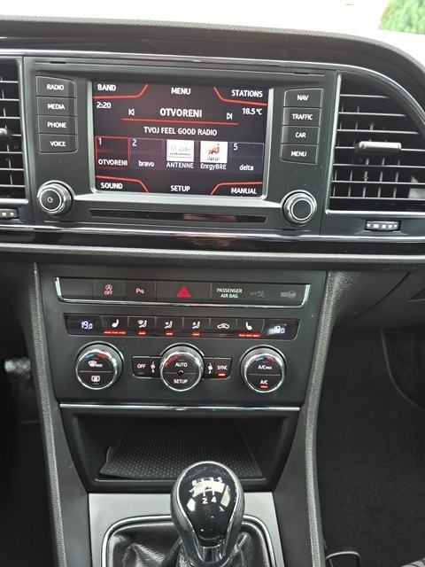 SEAT LEON 1.6 TDI ST-NAVI-TEMPO-LED SVJETLA-P.PILOT-SERVISNA-1VL-TOP, fotografija 18