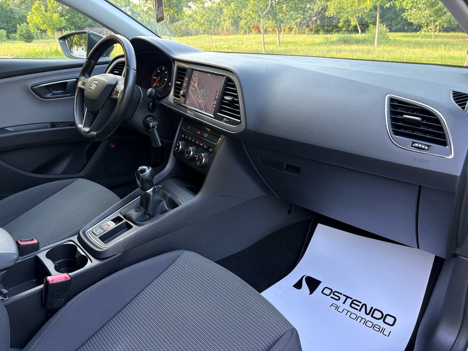 Seat Leon 1,6 TDI STYLE/BeatsAudio, fotografija 14
