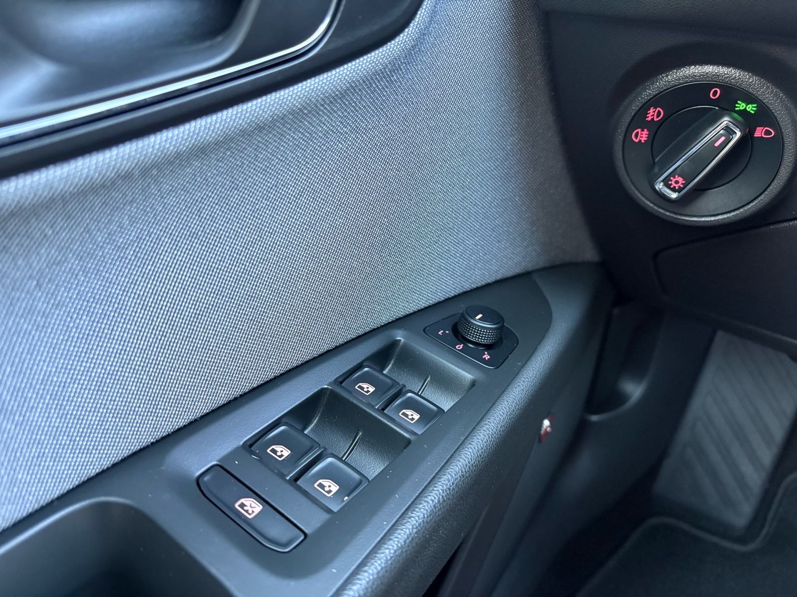 Seat Leon 1,6 TDI STYLE/BeatsAudio, fotografija 20
