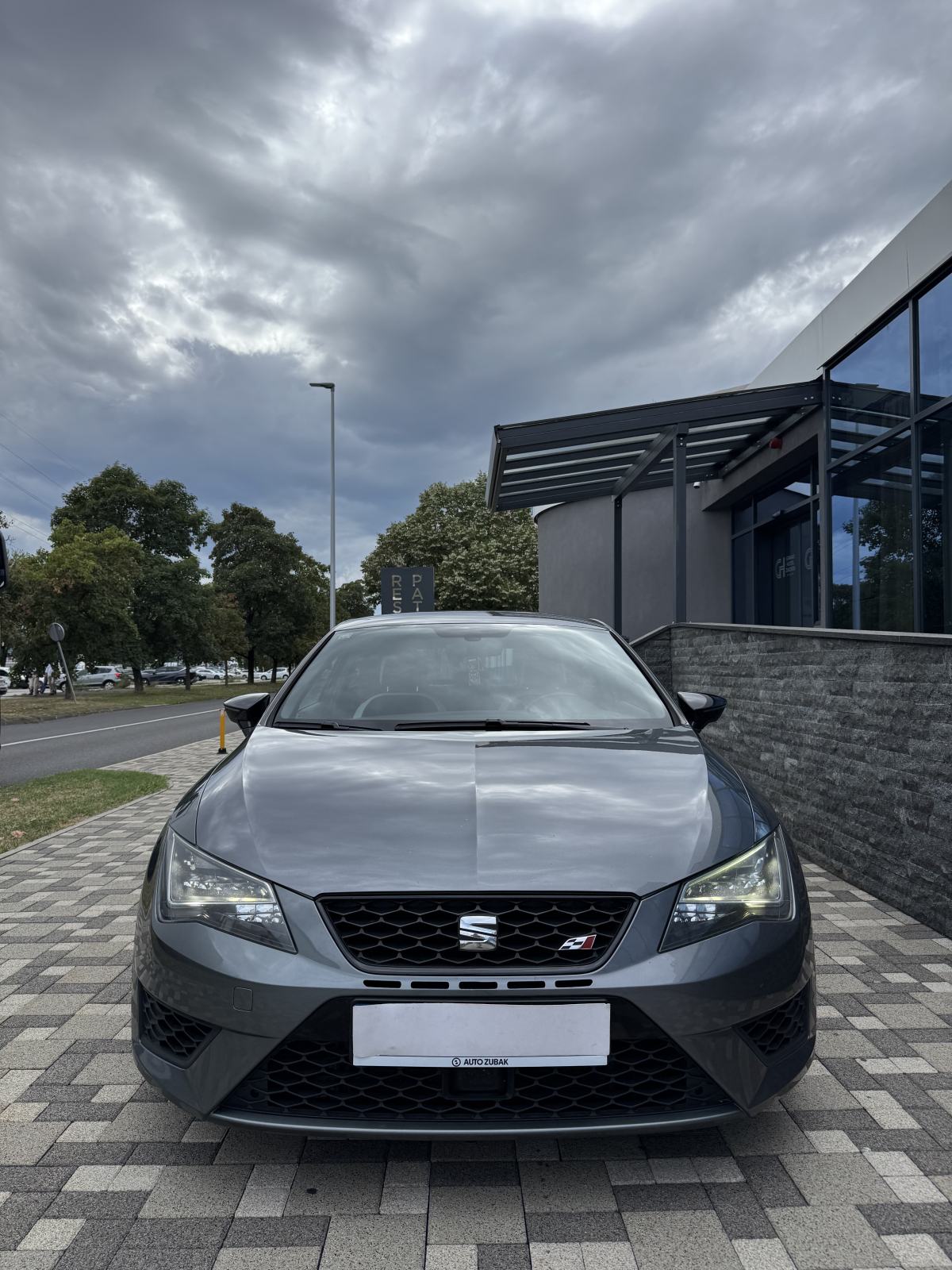 Seat Leon CUPRA 2,0 TSI DSG Stage 1 - FULL OPREMA - REG 04/27, fotografija 3